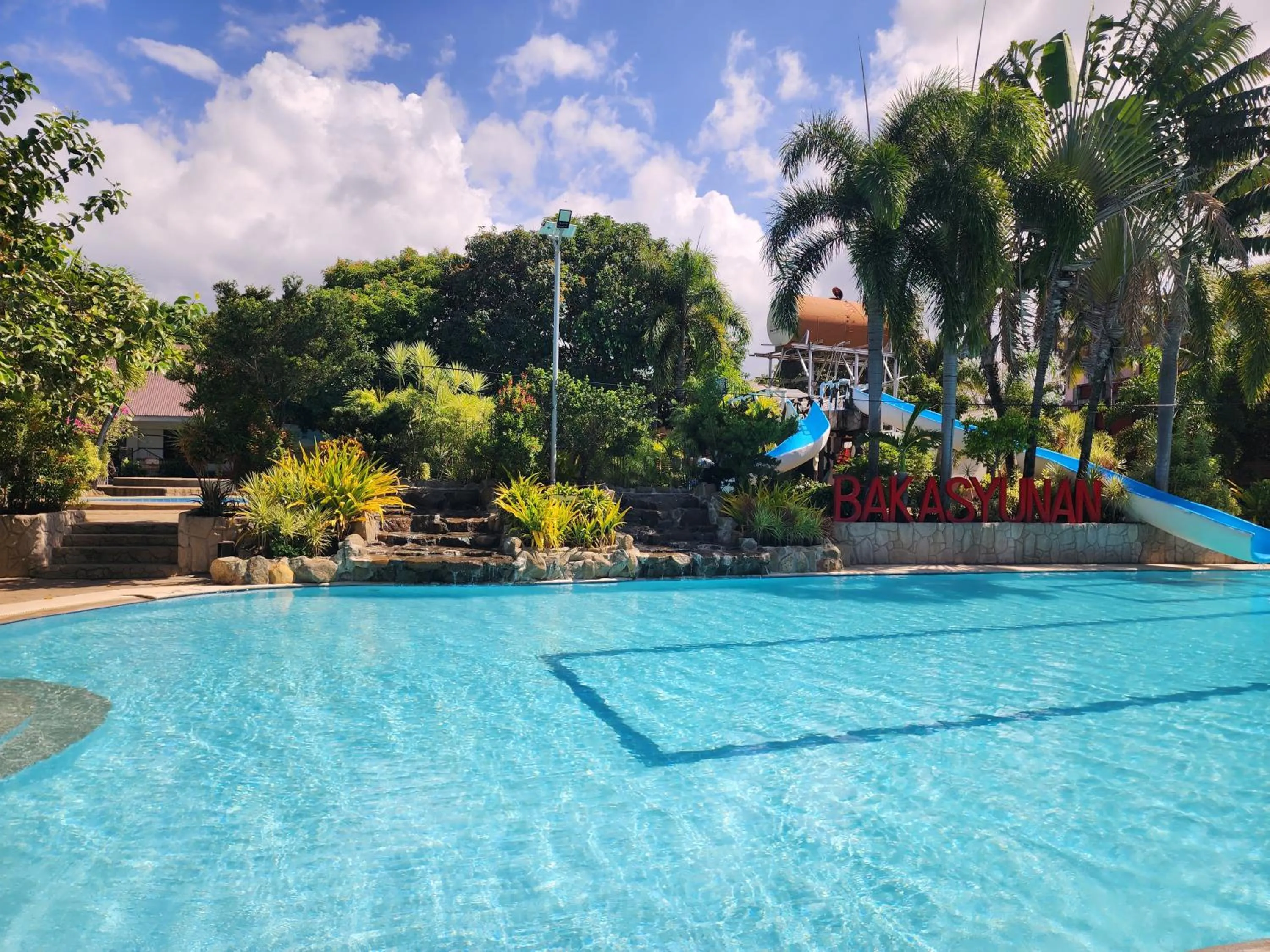 Swimming pool in Bakasyunan Resort and Conference Center - Zambales