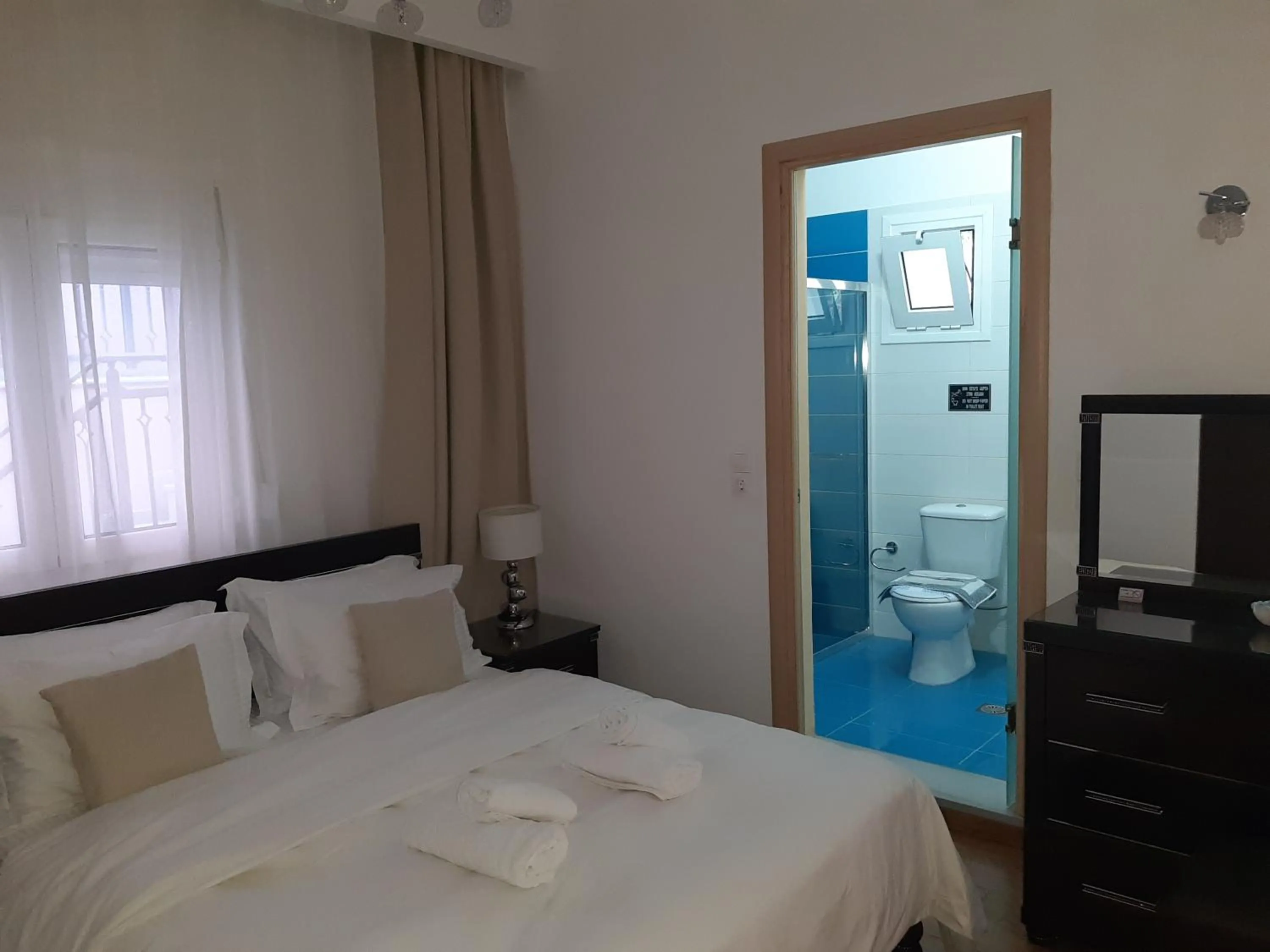 Bathroom, Bed in Paraskevi's Luxury Studios