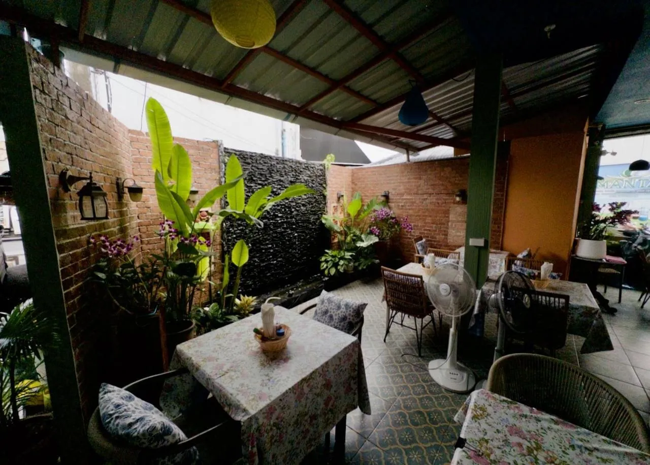 Restaurant/places to eat in Sugar and Spice Inn