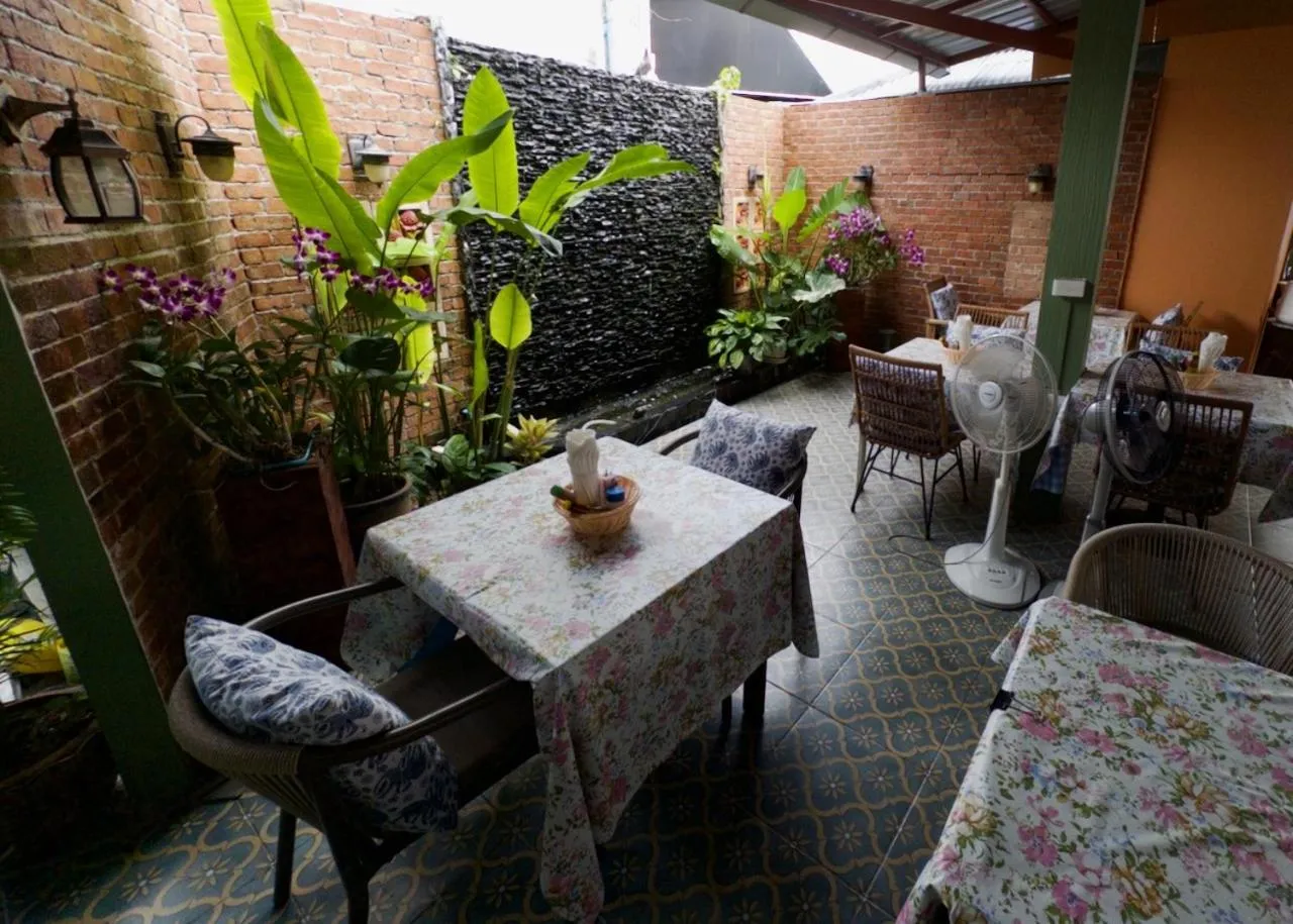 Restaurant/places to eat in Sugar and Spice Inn