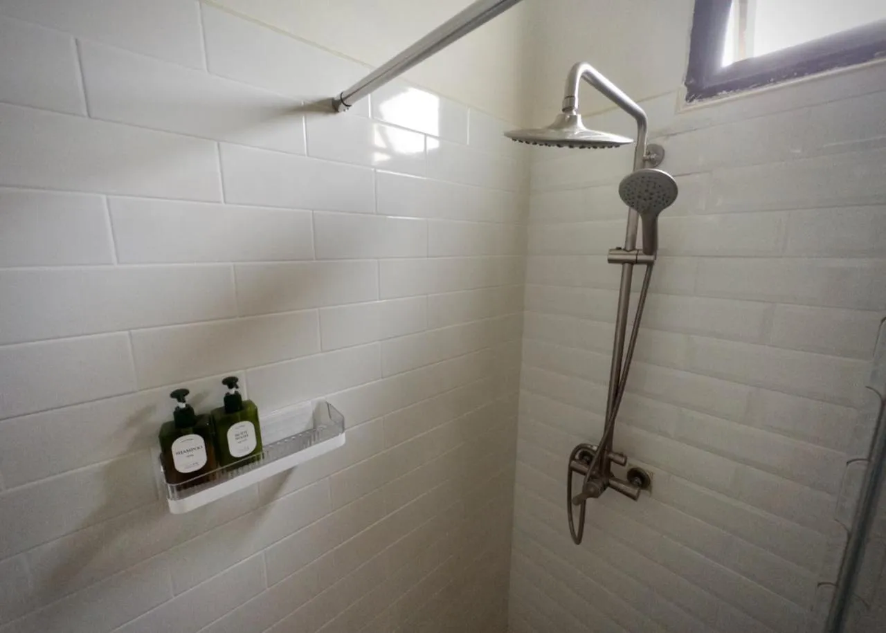 Shower in Sugar and Spice Inn