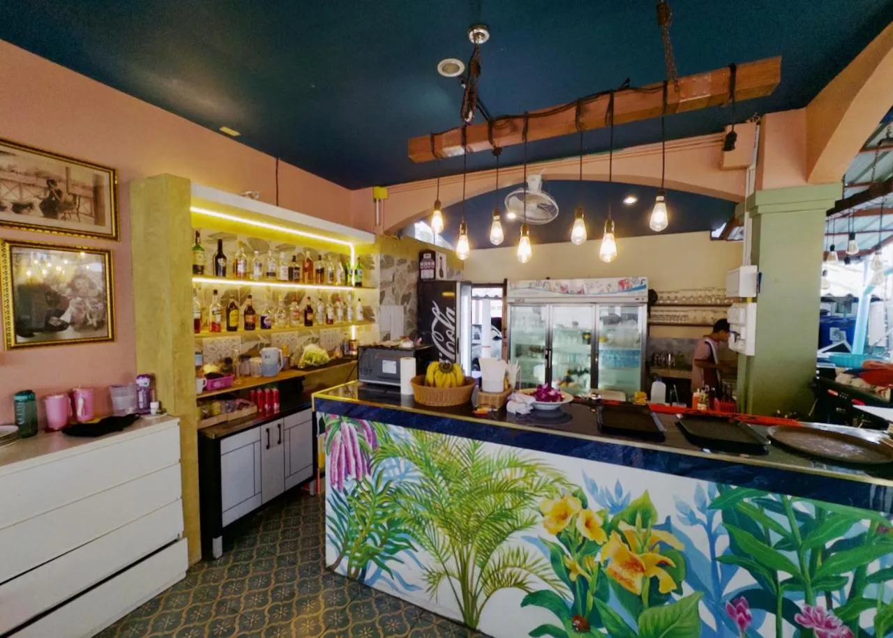 Restaurant/places to eat in Sugar and Spice Inn