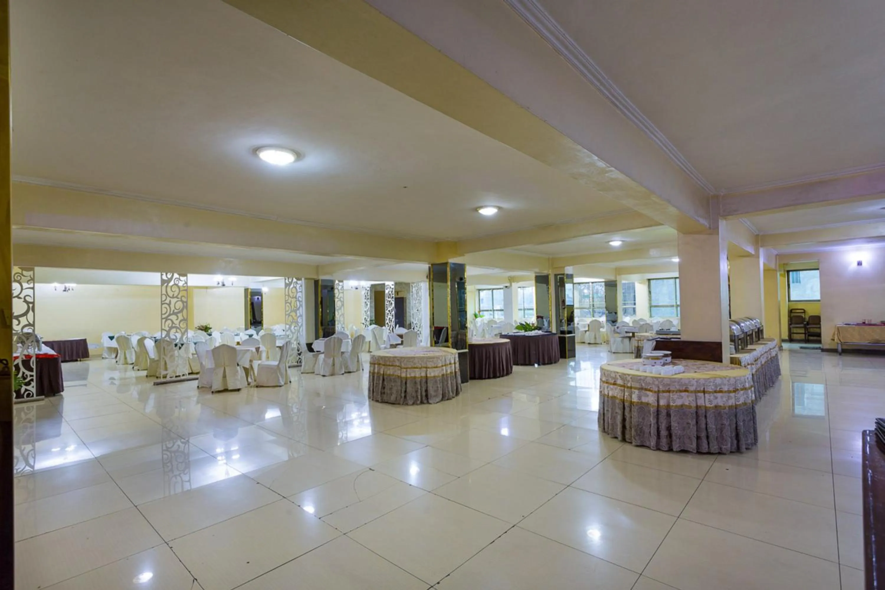 Restaurant/places to eat in Legacy Hotel and Conference Centre ltd