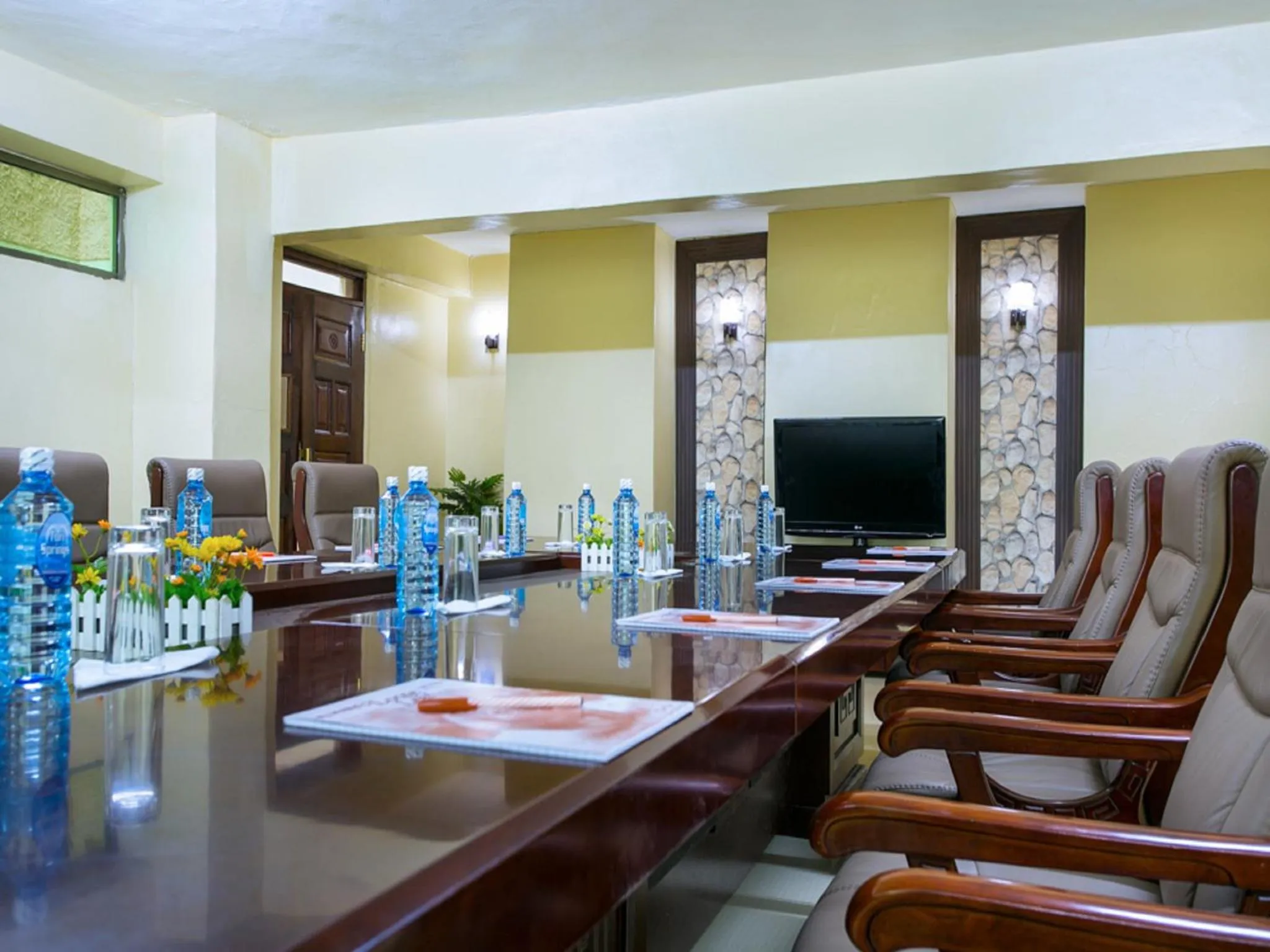 Banquet/Function facilities in Legacy Hotel and Conference Centre ltd