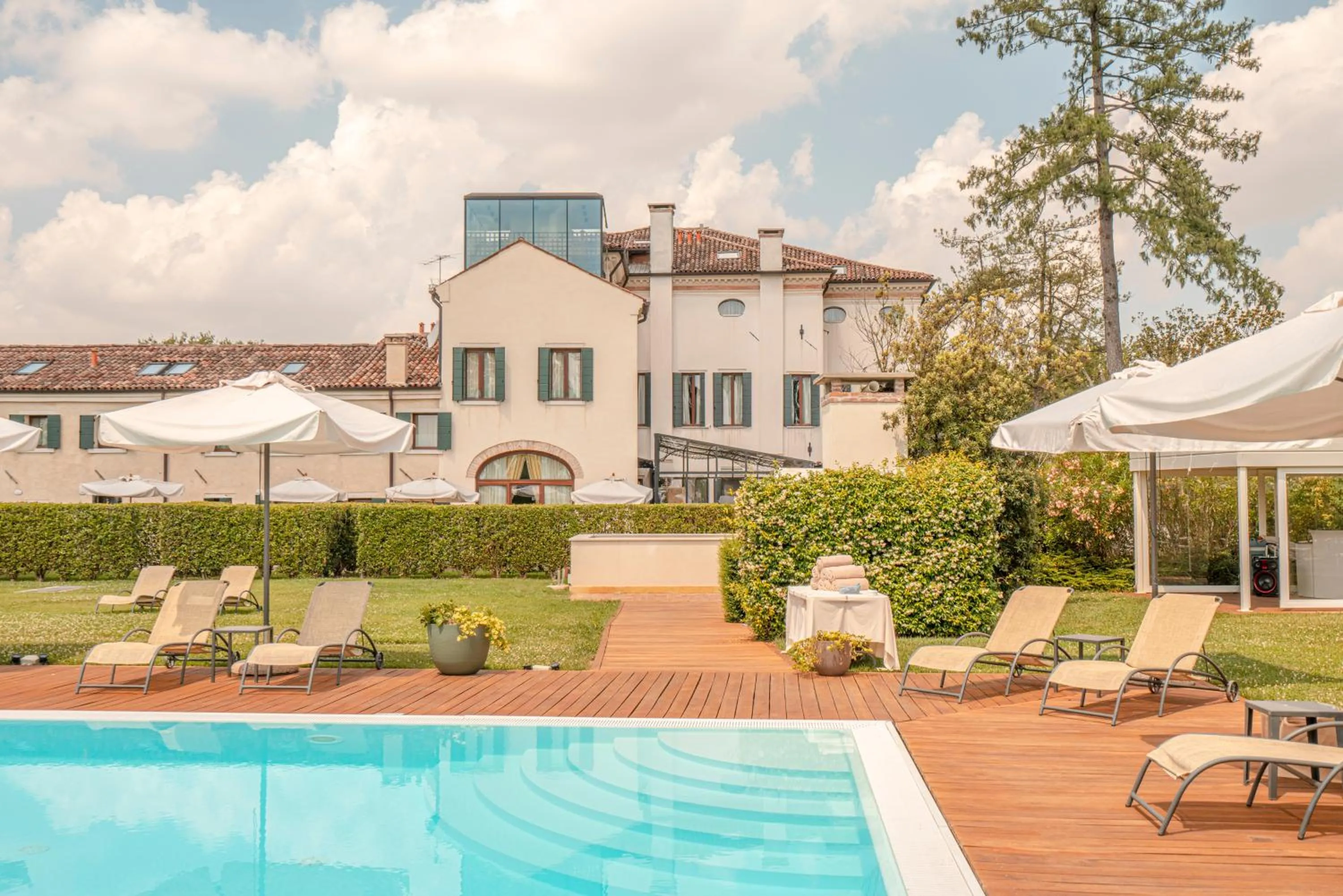 Swimming pool in Hotel Villa Barbarich