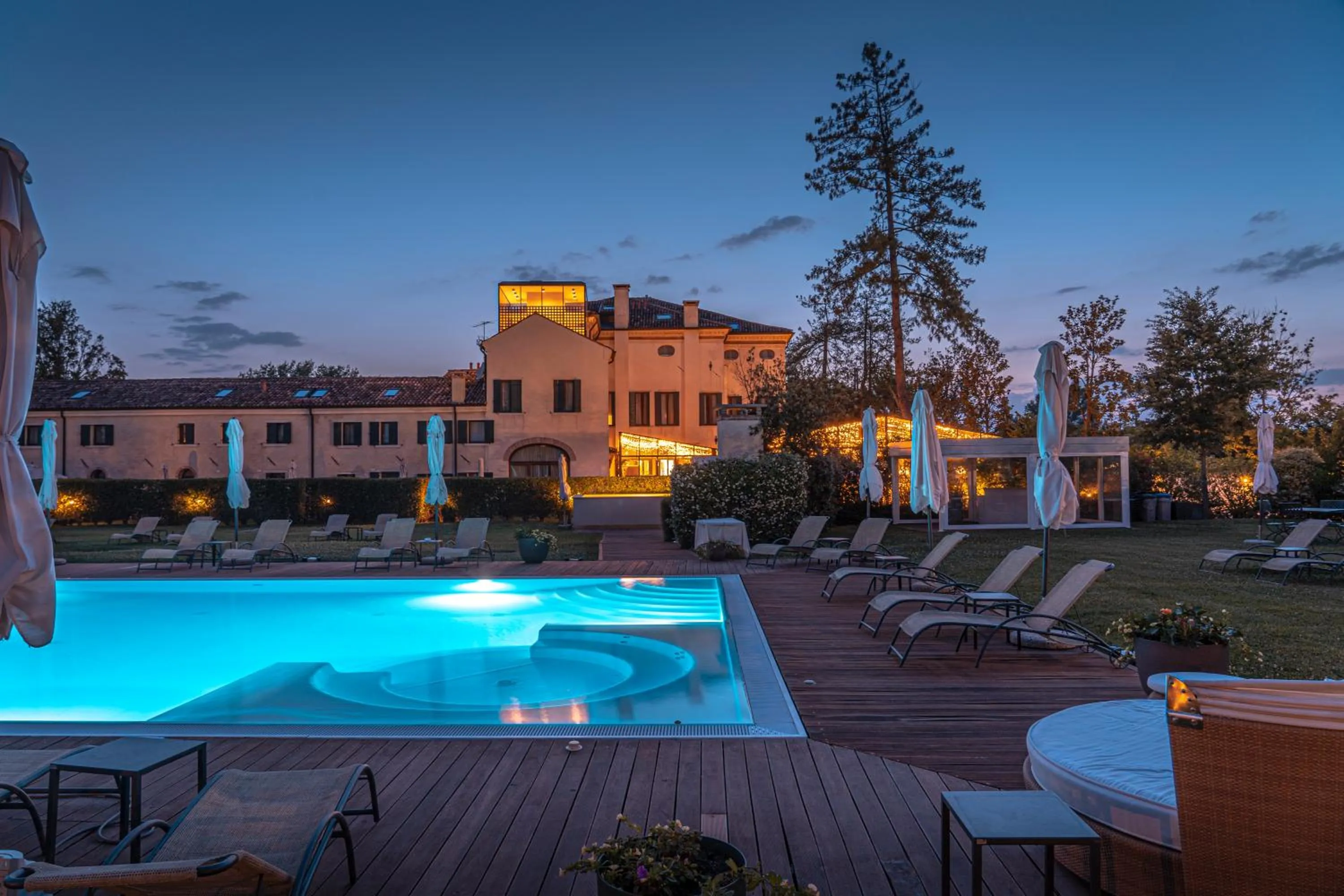 Evening entertainment in Hotel Villa Barbarich