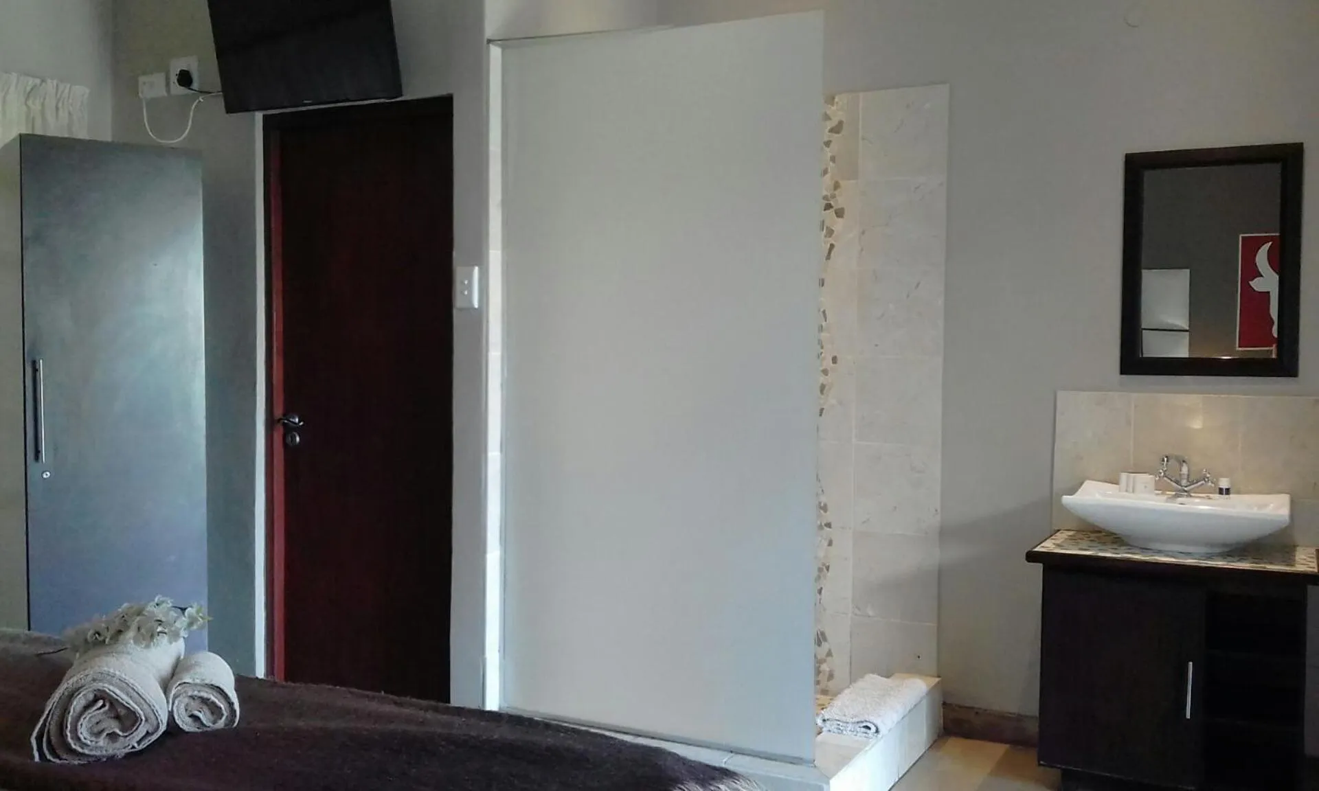 Bathroom, Bed in Cu Guest House