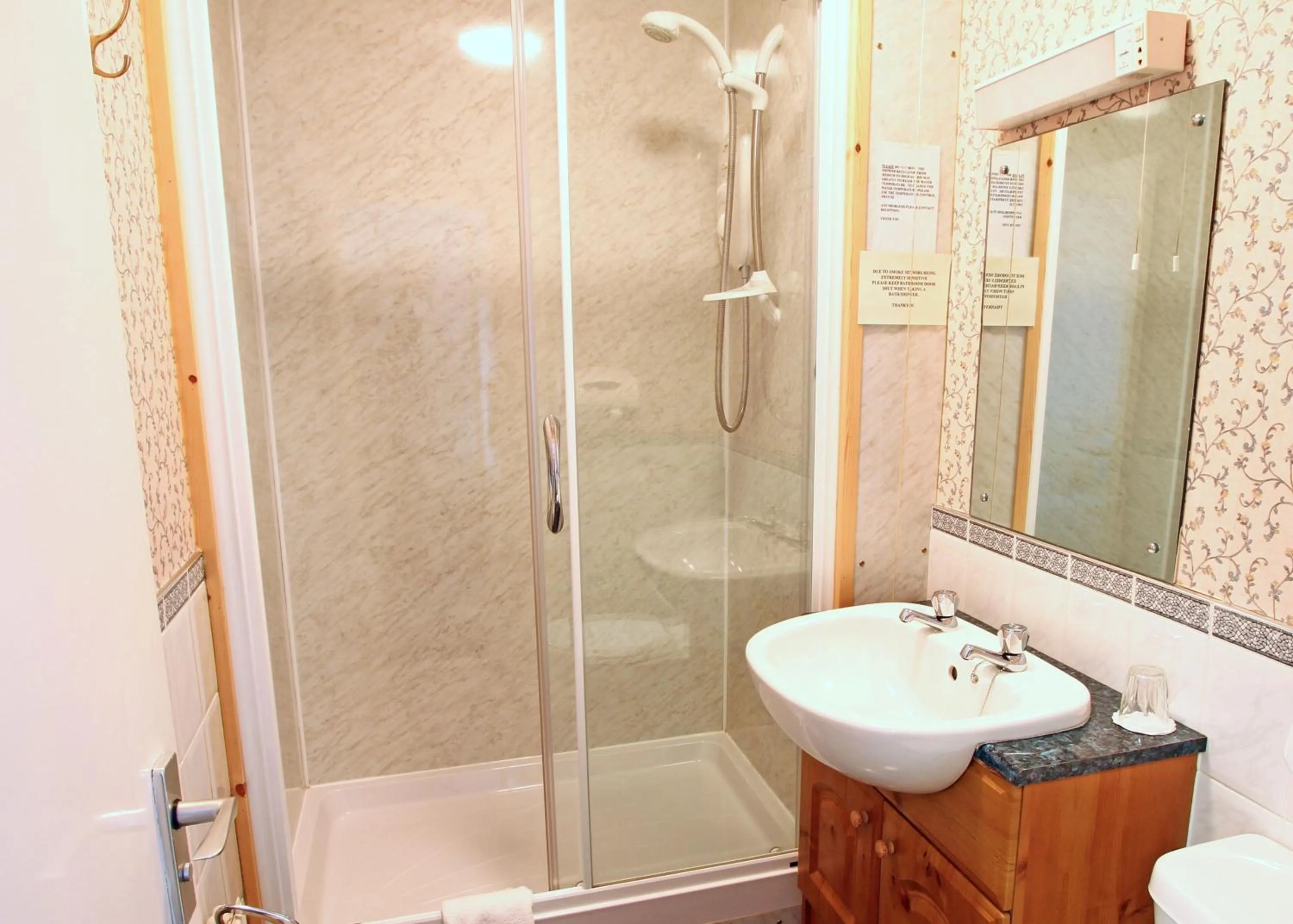 Bathroom in Pentland Hotel