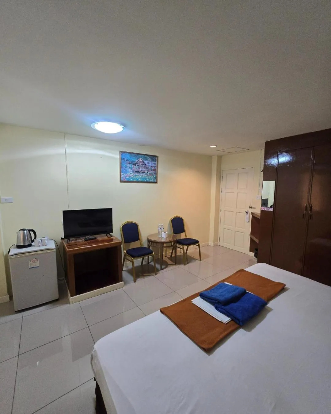 Photo of the whole room, Bed in Jardin