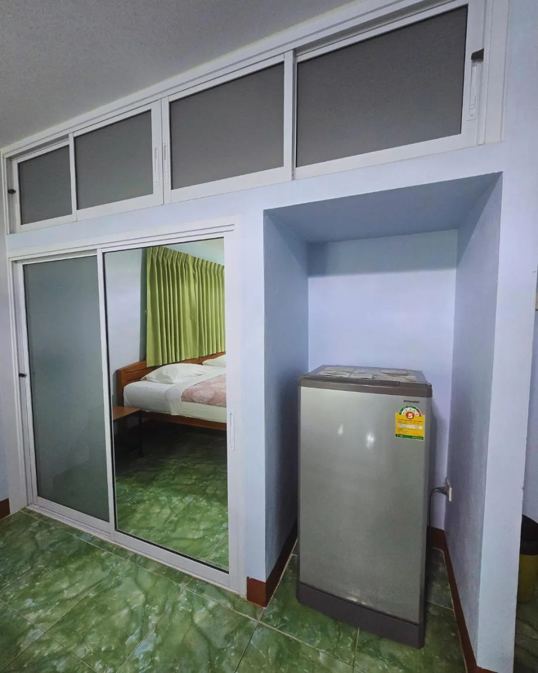 wardrobe, Bed in Jardin