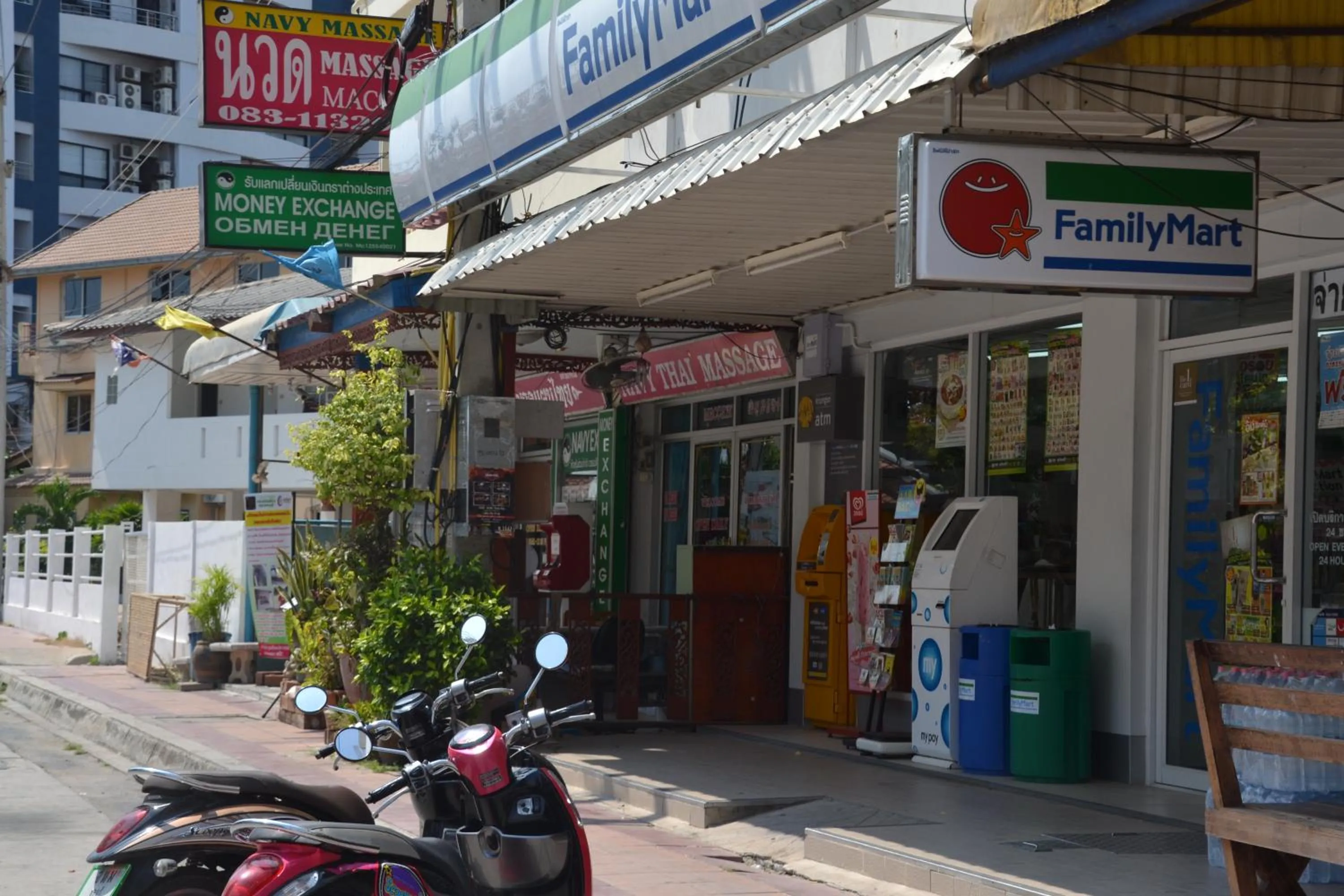 Facade/entrance in Jardin
