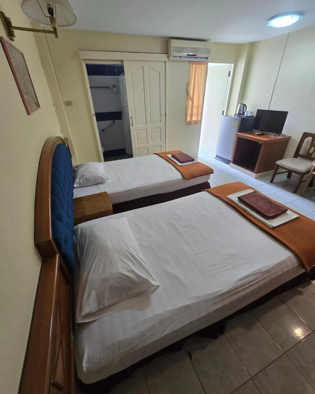 Photo of the whole room, Bed in Jardin