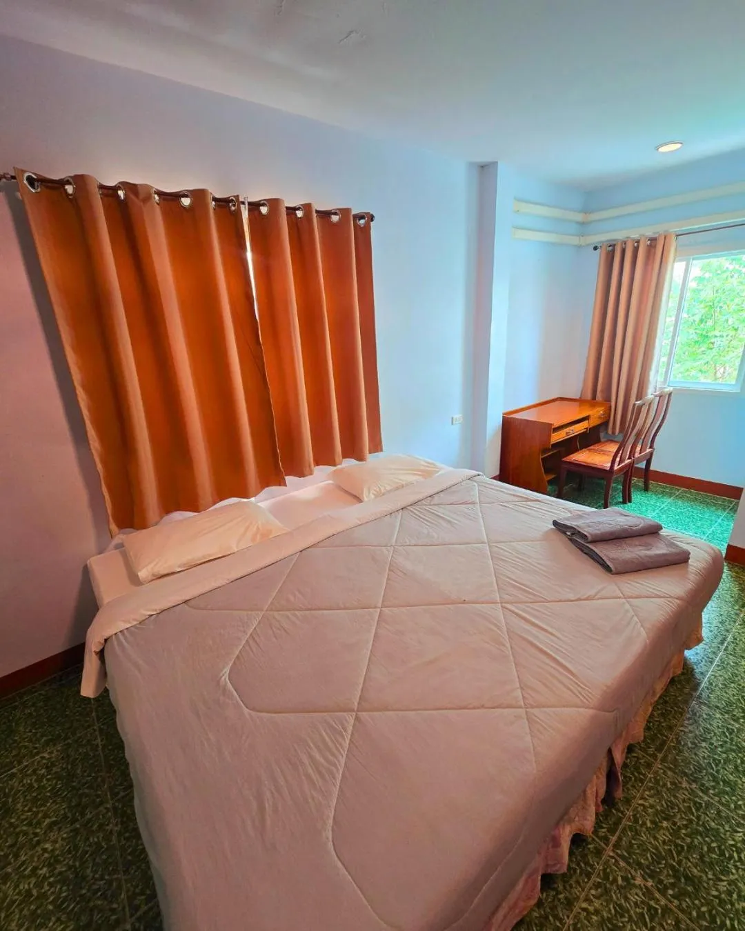 Bedroom, Bed in Jardin