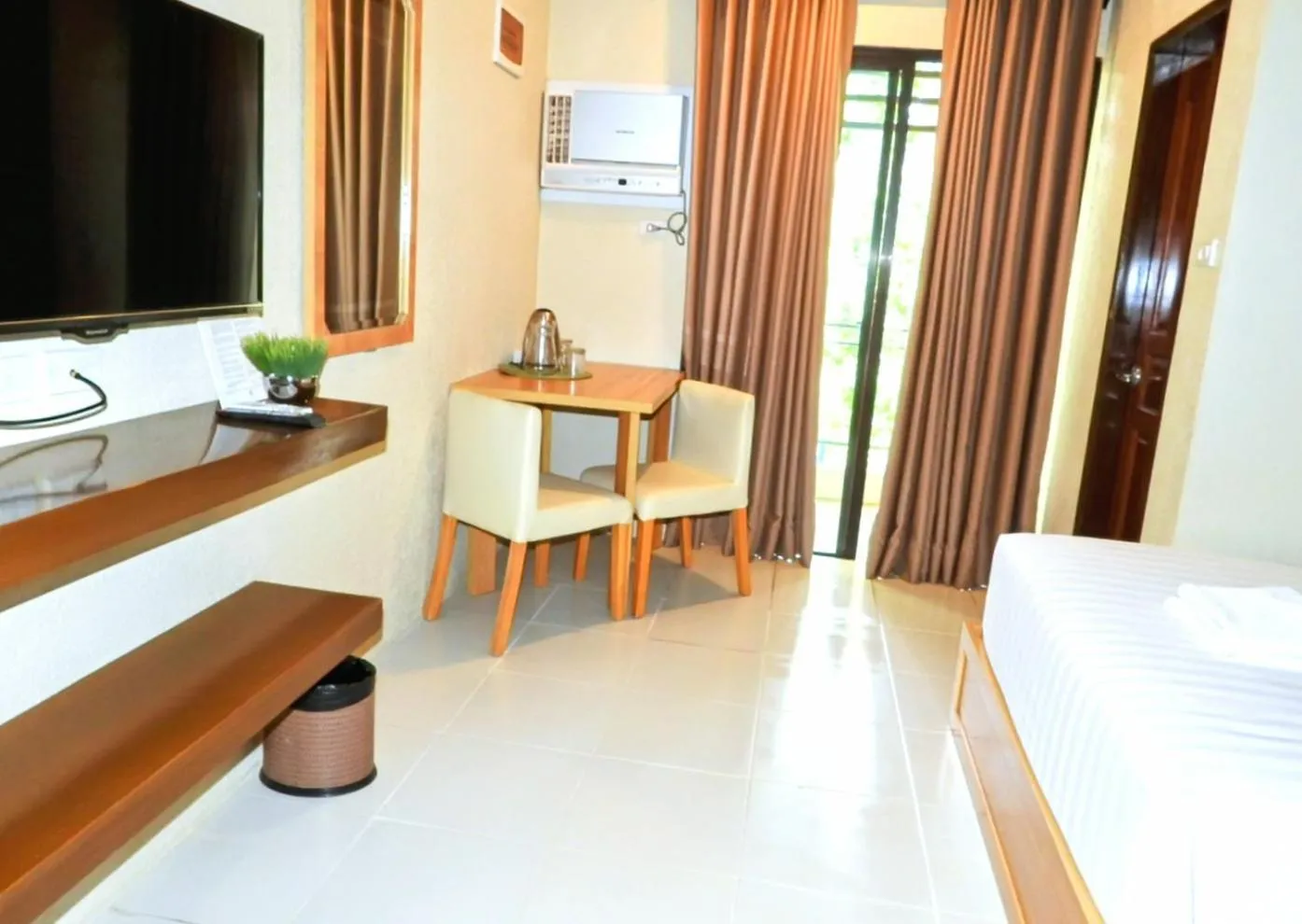 Living room, Bed in Pearl Vista de Coron Resort Hotel