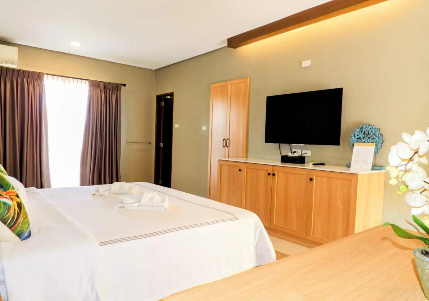 Living room, Bed in Pearl Vista de Coron Resort Hotel