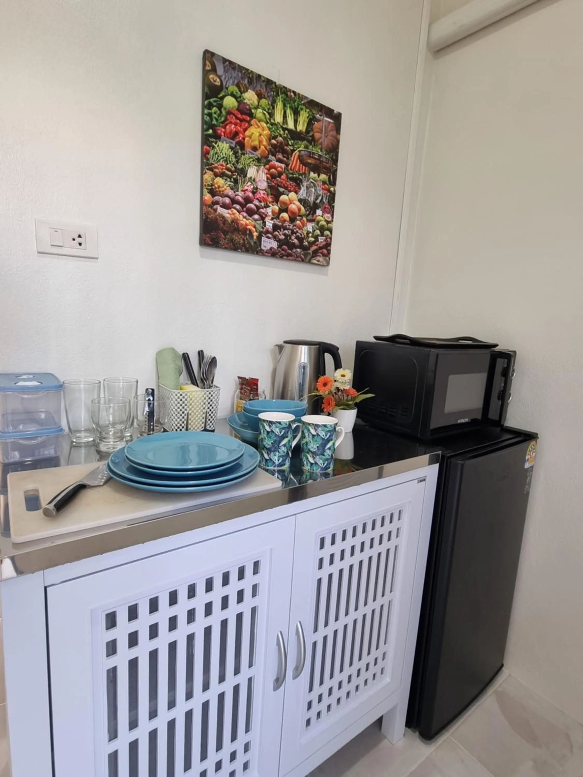 Coffee/tea facilities in Songbird Suites