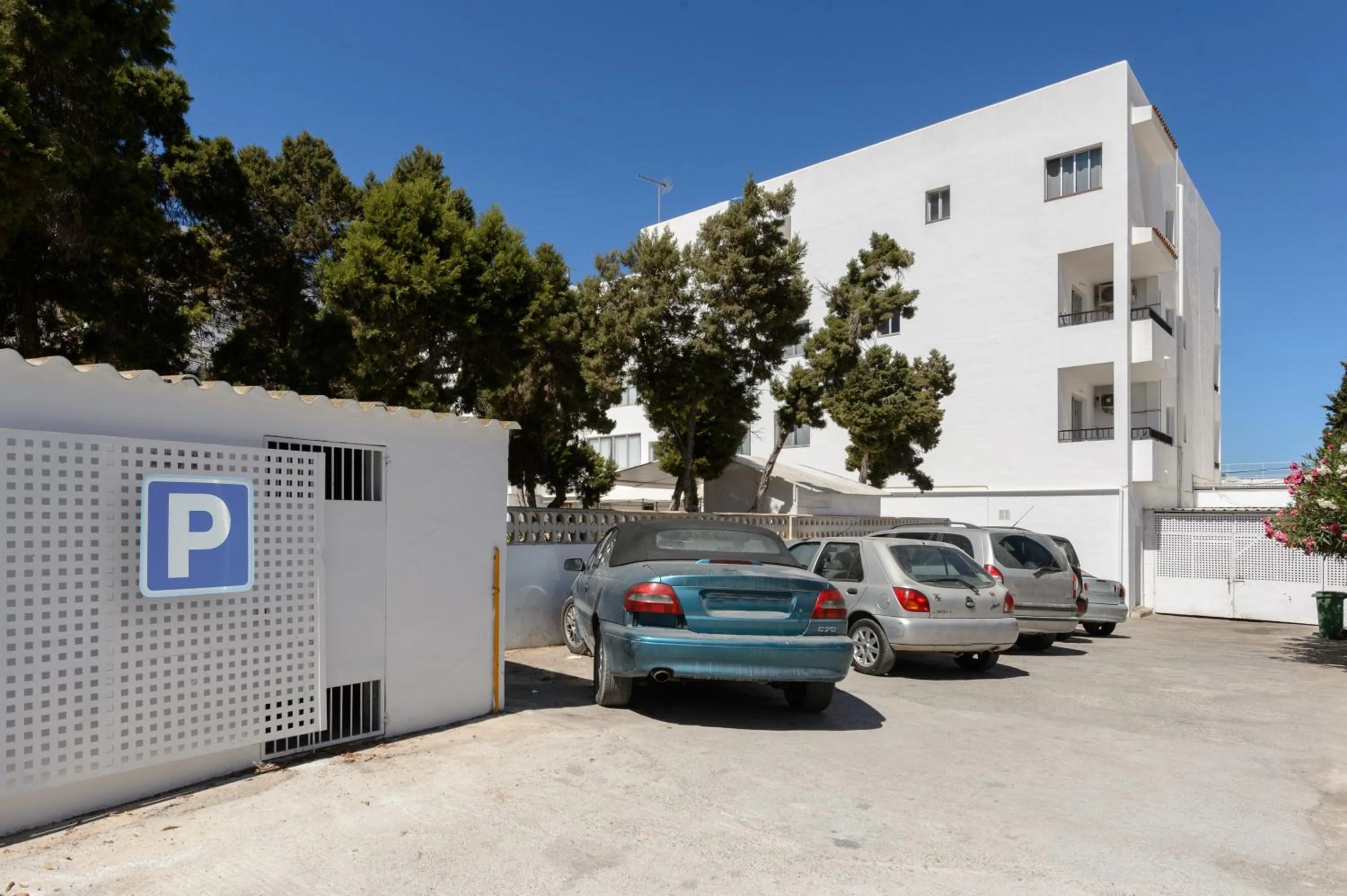 Property building in Apartamentos San Antonio Beach