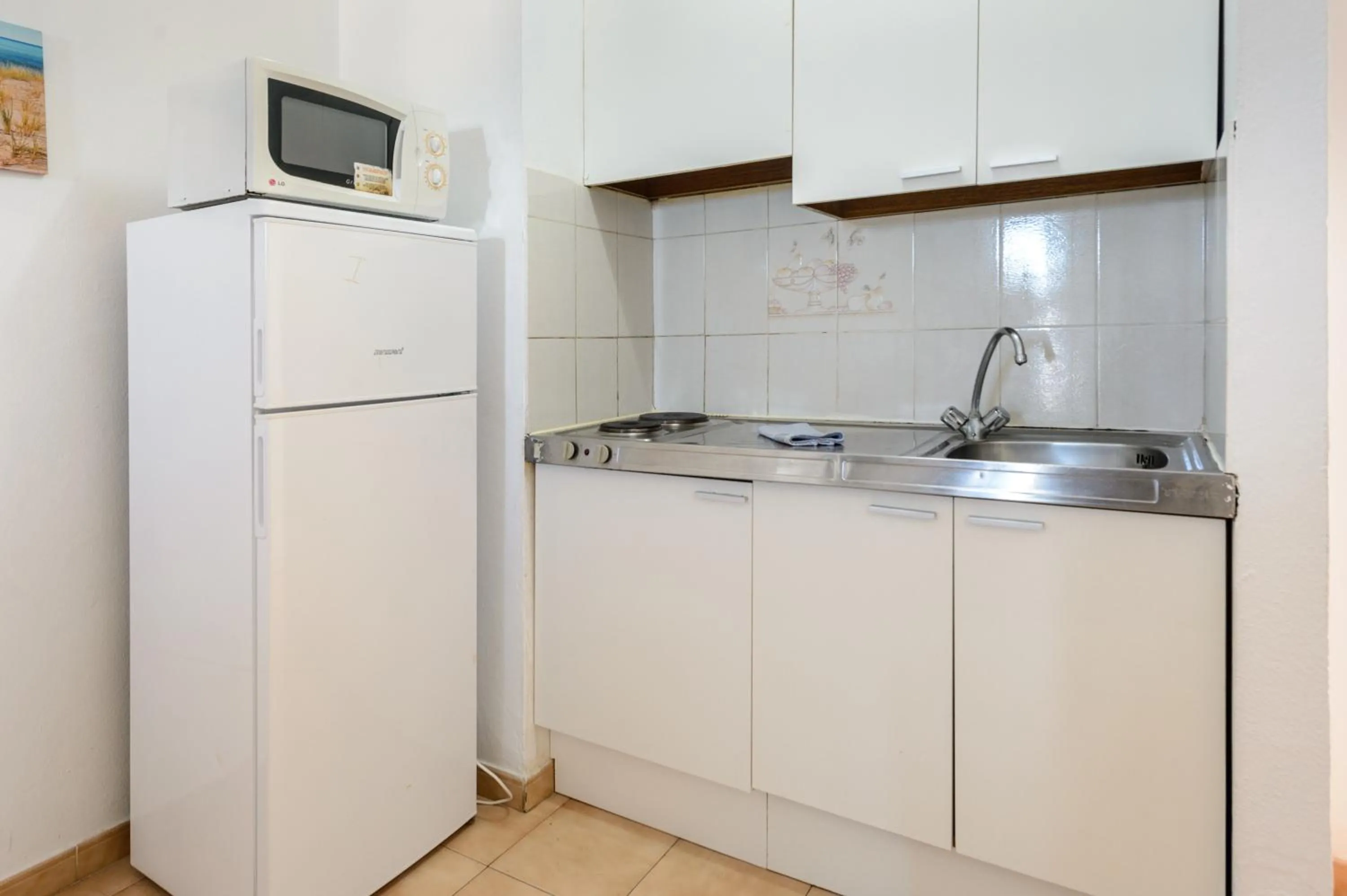 Kitchen or kitchenette in Apartamentos San Antonio Beach