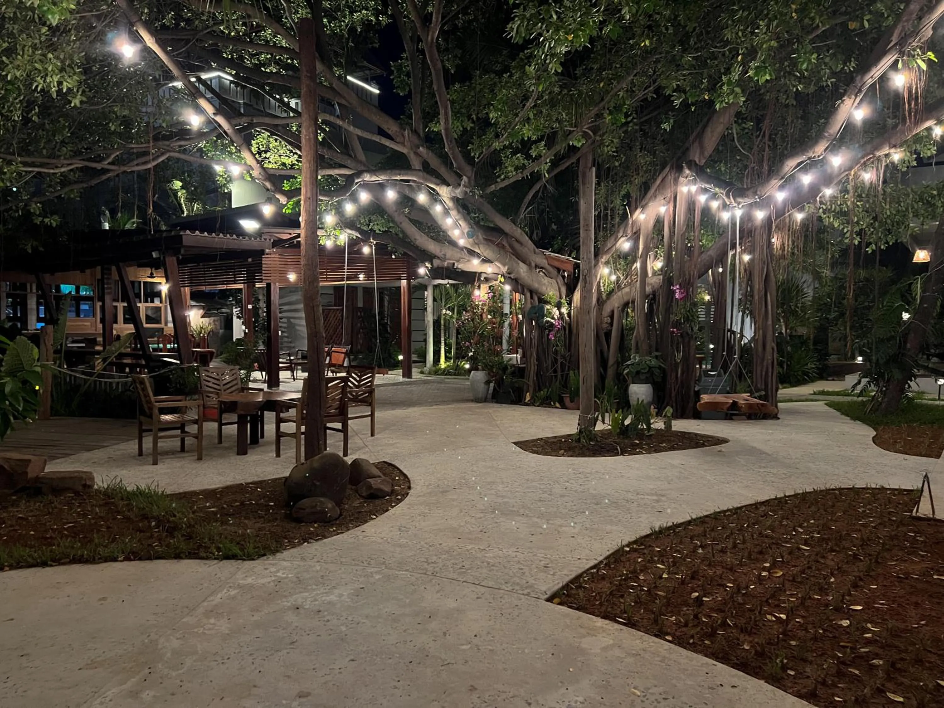 Night in The R&B Boutique