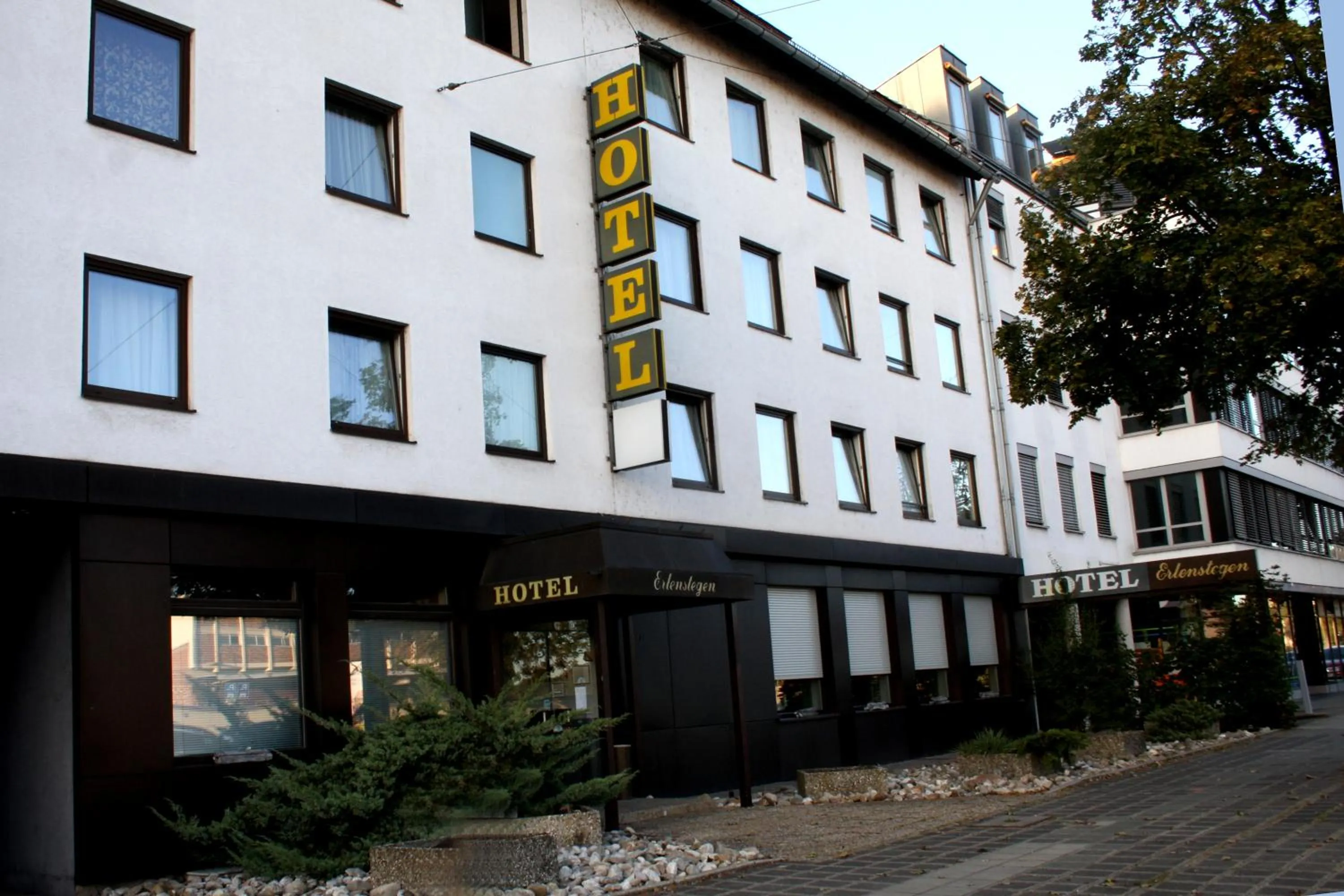 Facade/entrance in Hotel Erlenstegen