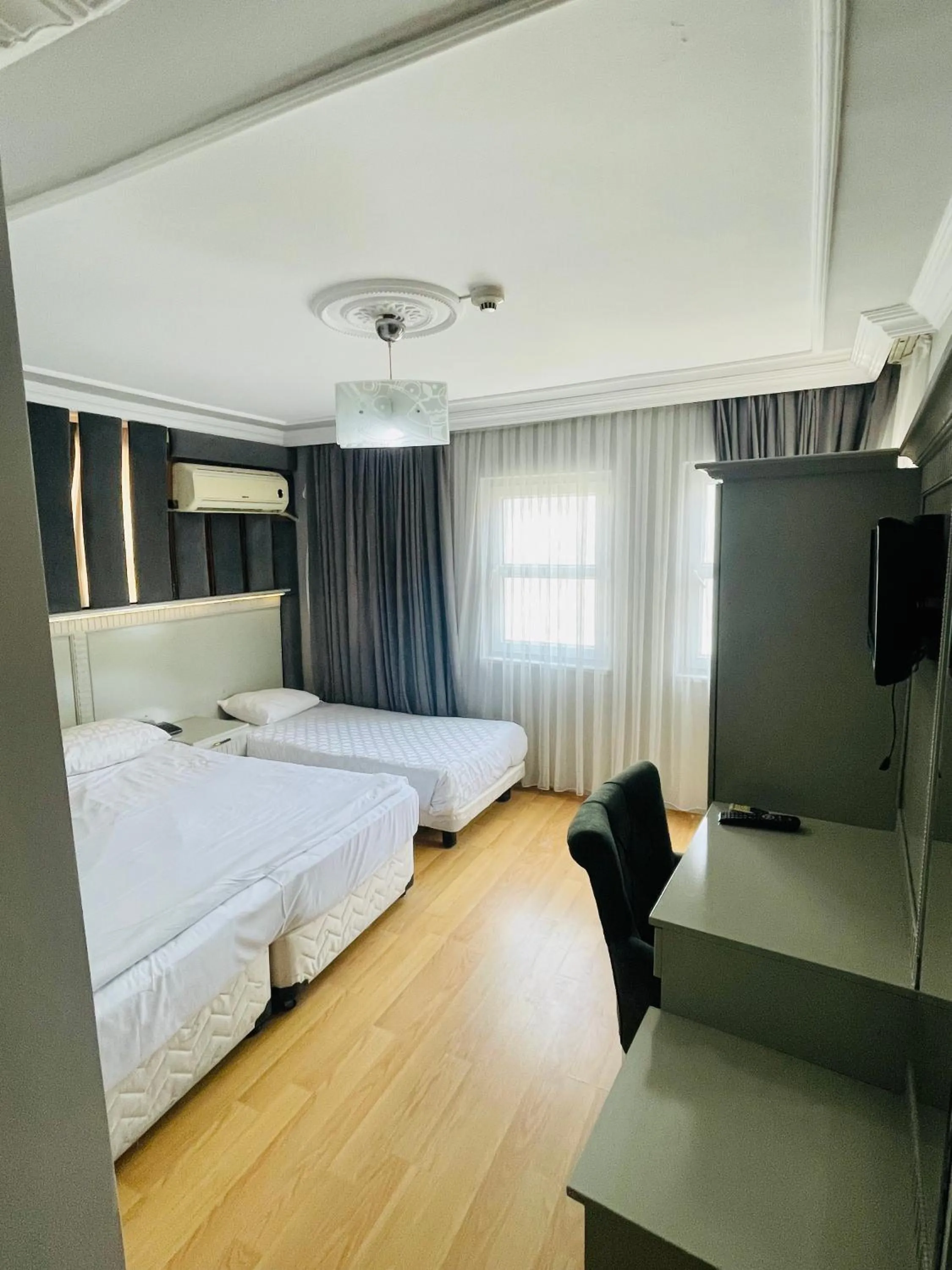 Photo of the whole room, Bed in Grand Hurriyet Hotel