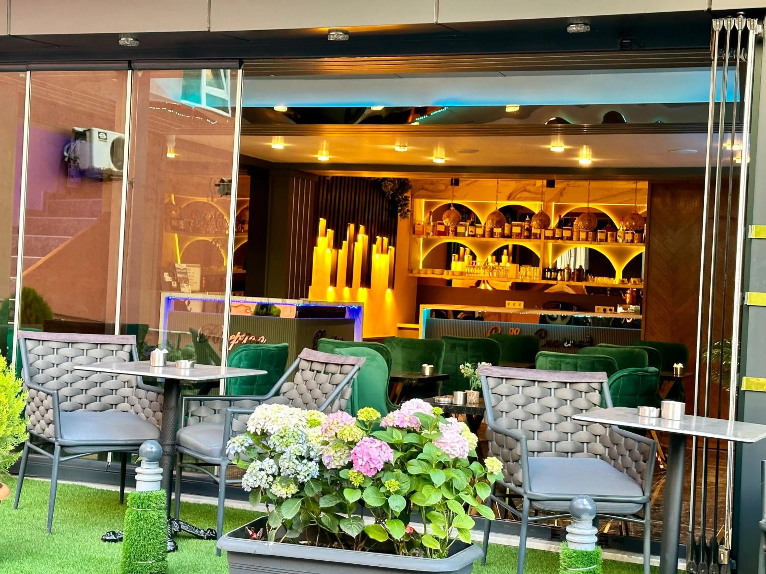 Restaurant/places to eat in Grand Hurriyet Hotel