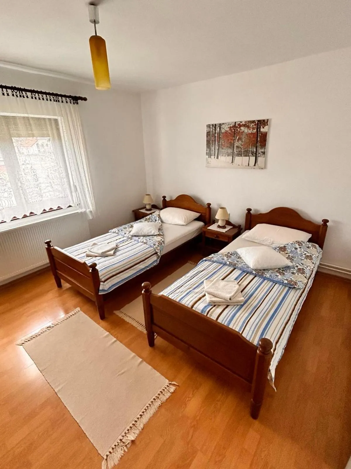 Day, Bed in Apartment Milka