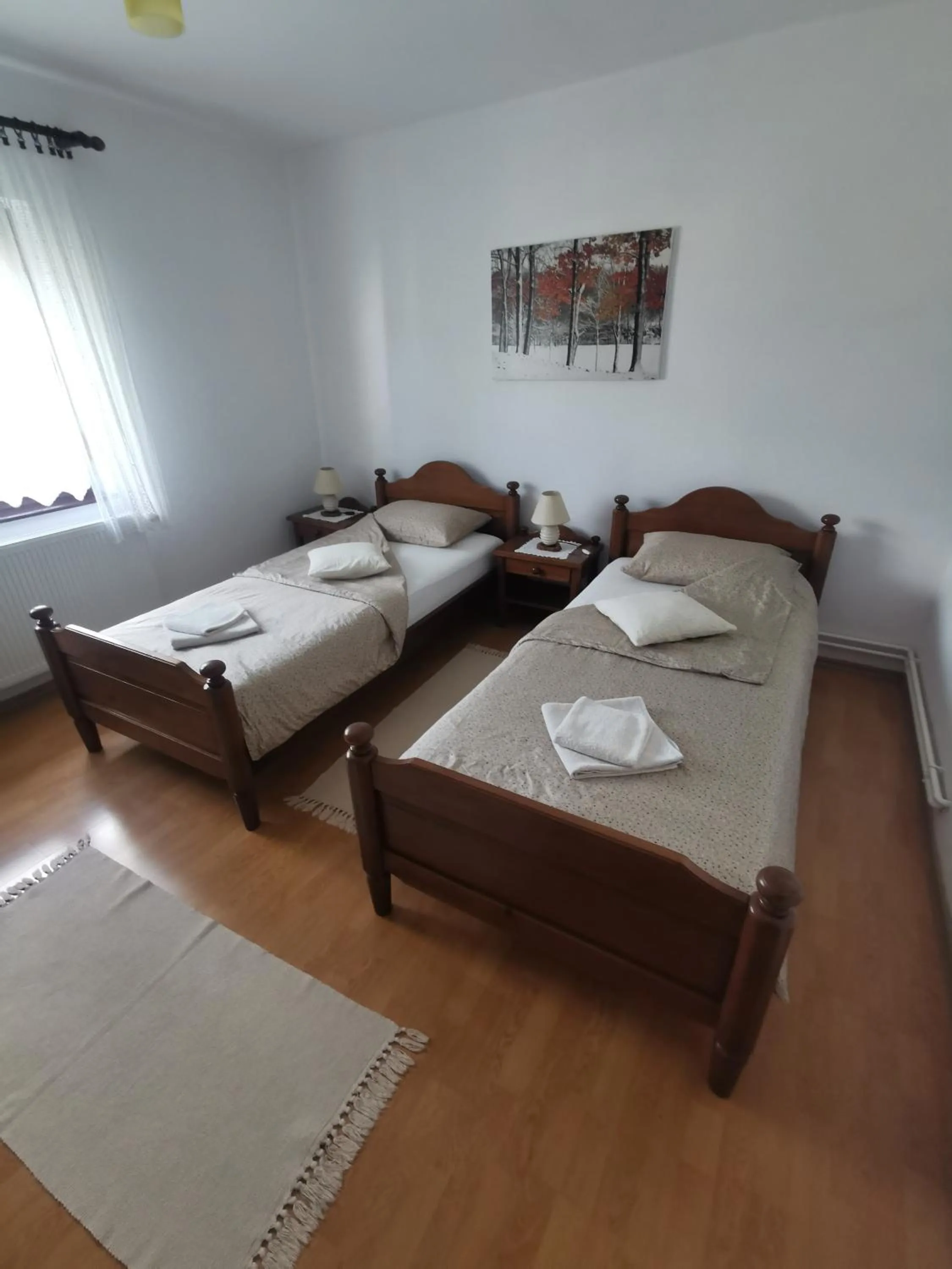 Day, Bed in Apartment Milka