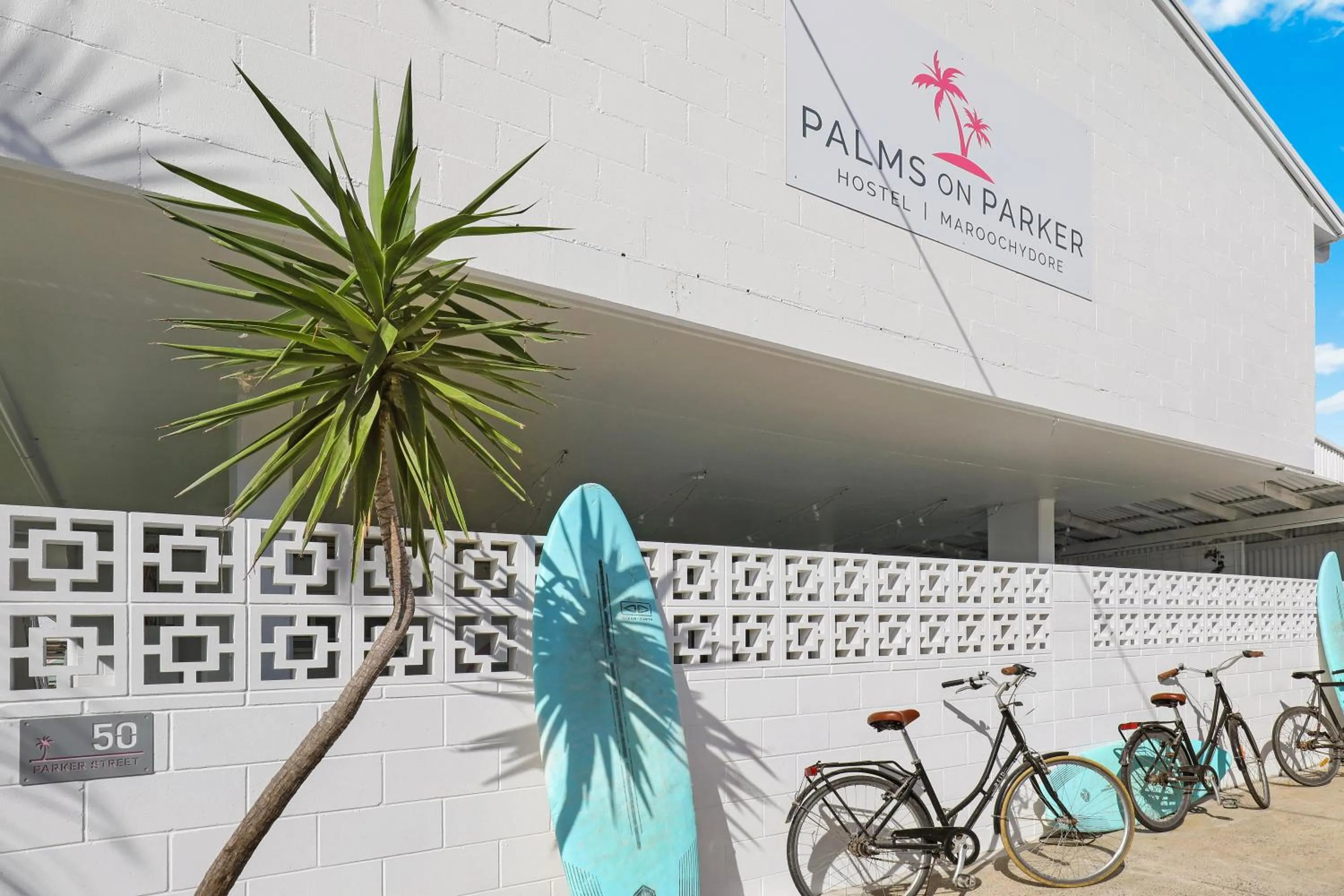 Property building in Palms on Parker Backpackers