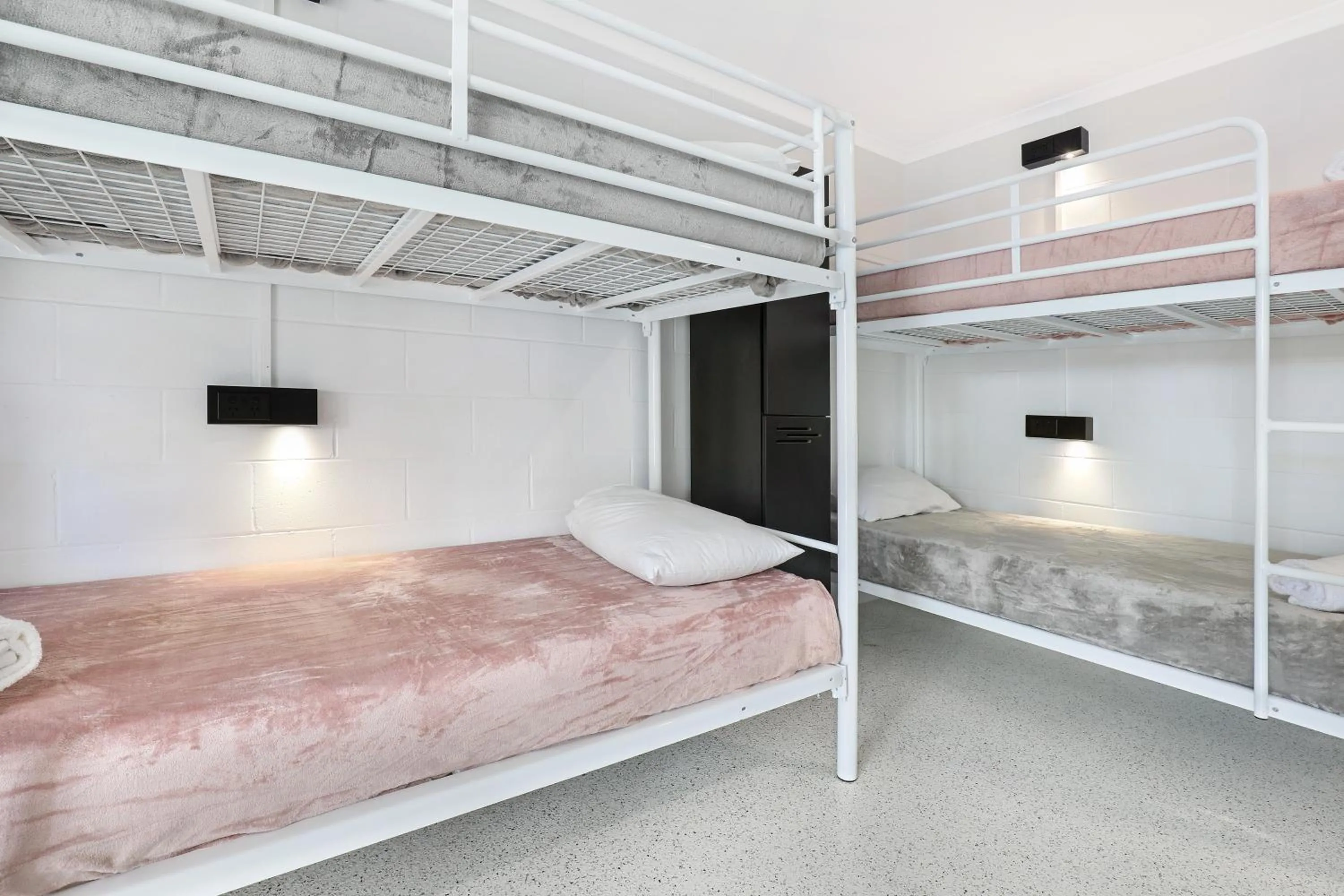 bunk bed, Bed in Palms on Parker Backpackers