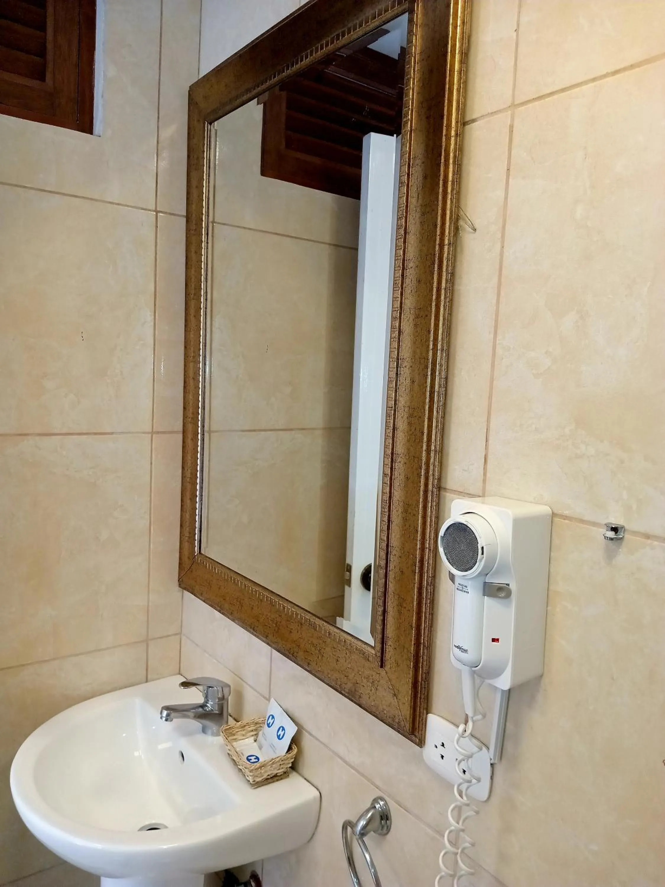 Bathroom in Susanna Inn MachuPicchu Hotel