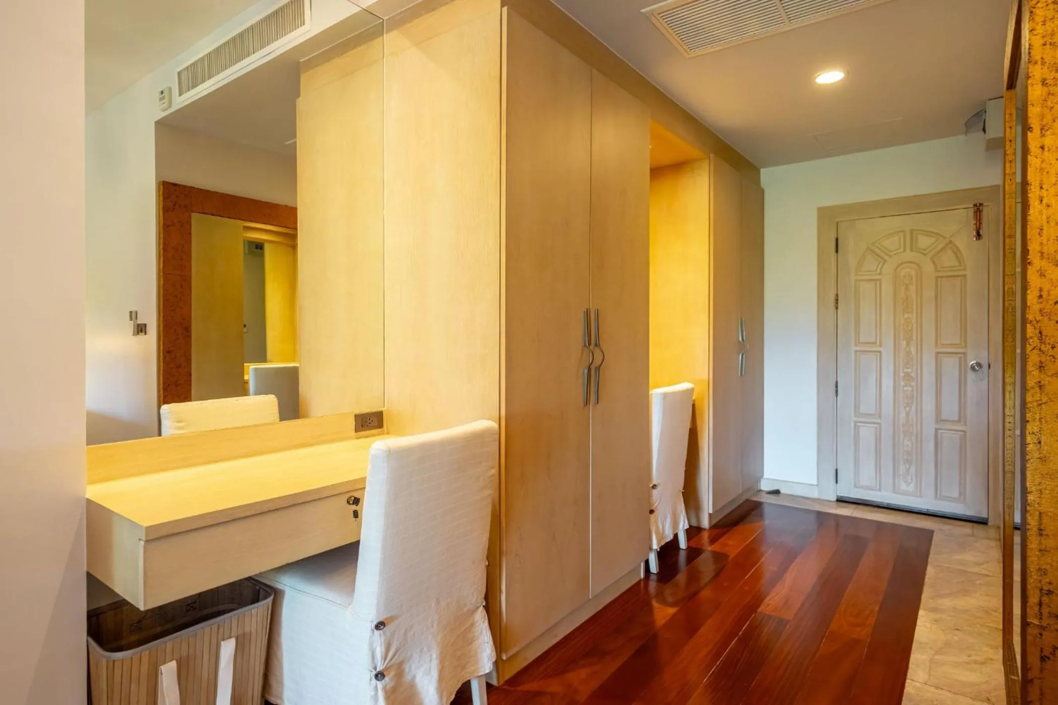 wardrobe in Ocean Pearl Seaview Residence