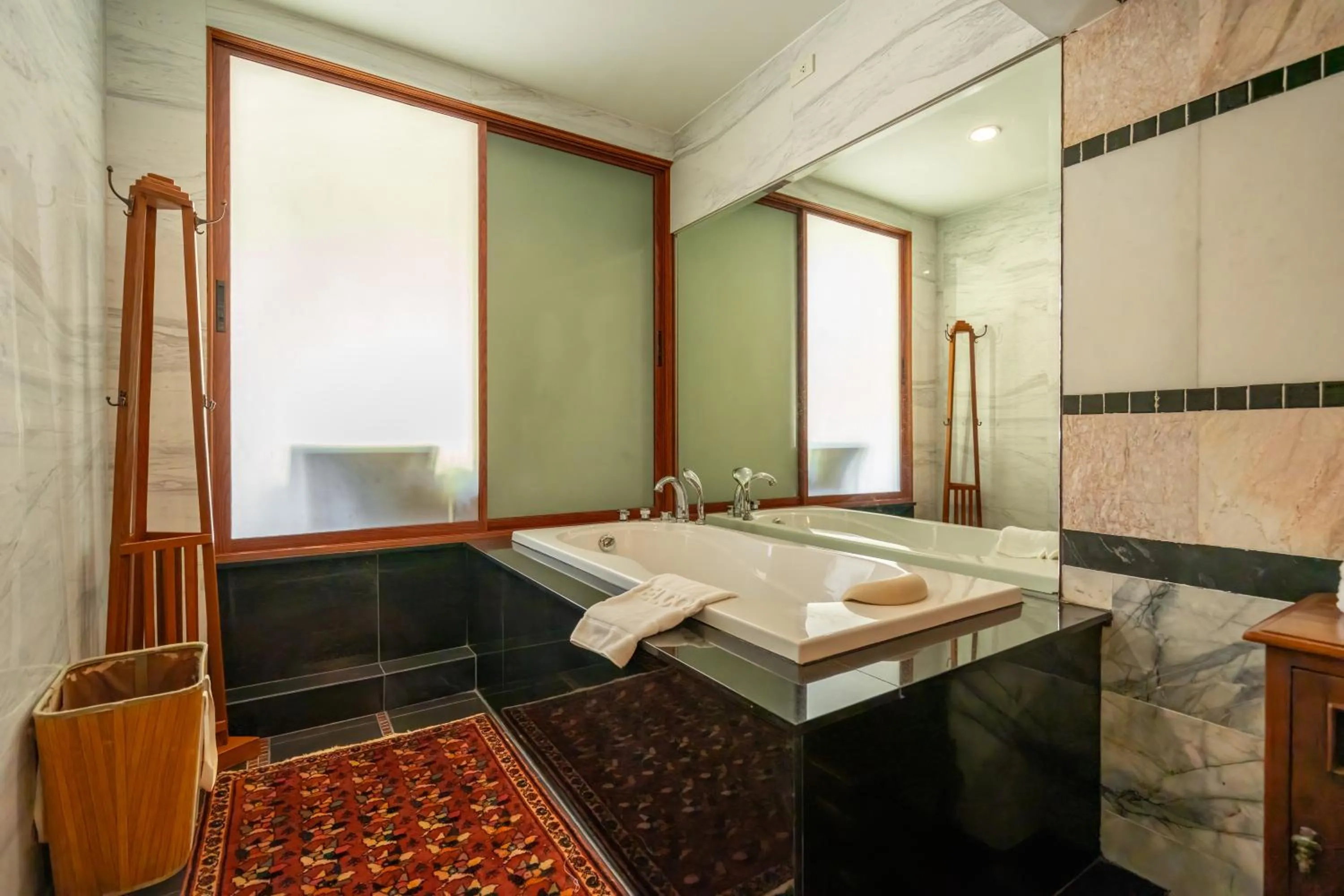 Bathroom, Bed in Ocean Pearl Seaview Residence