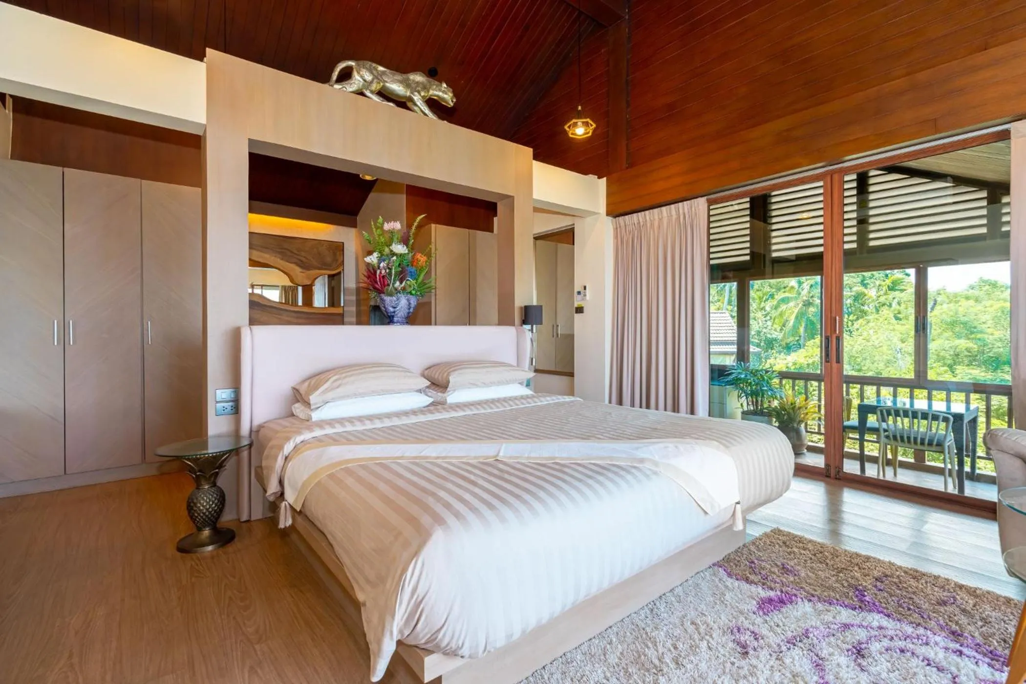 Bed in Ocean Pearl Seaview Residence