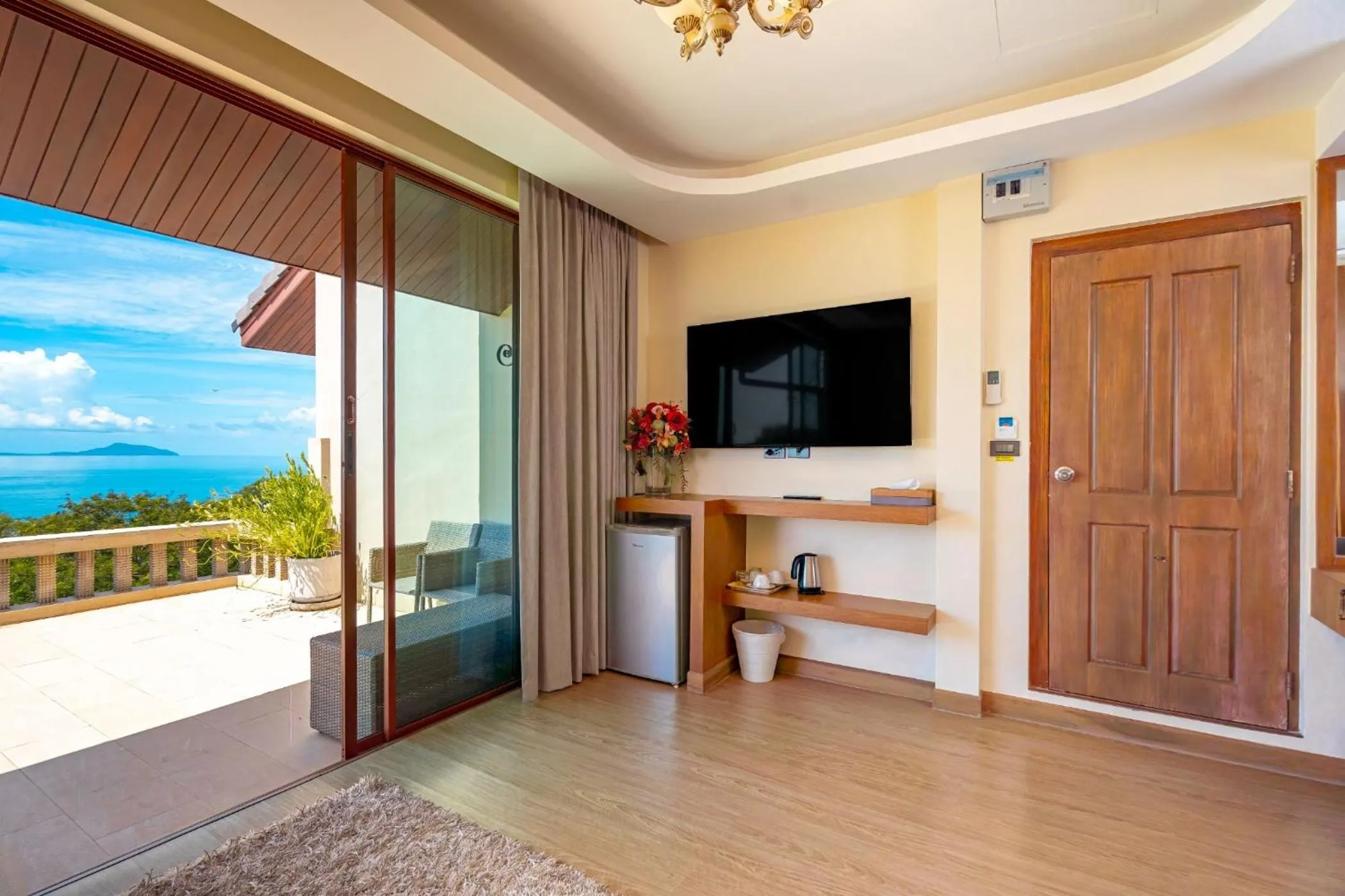TV and multimedia in Ocean Pearl Seaview Residence