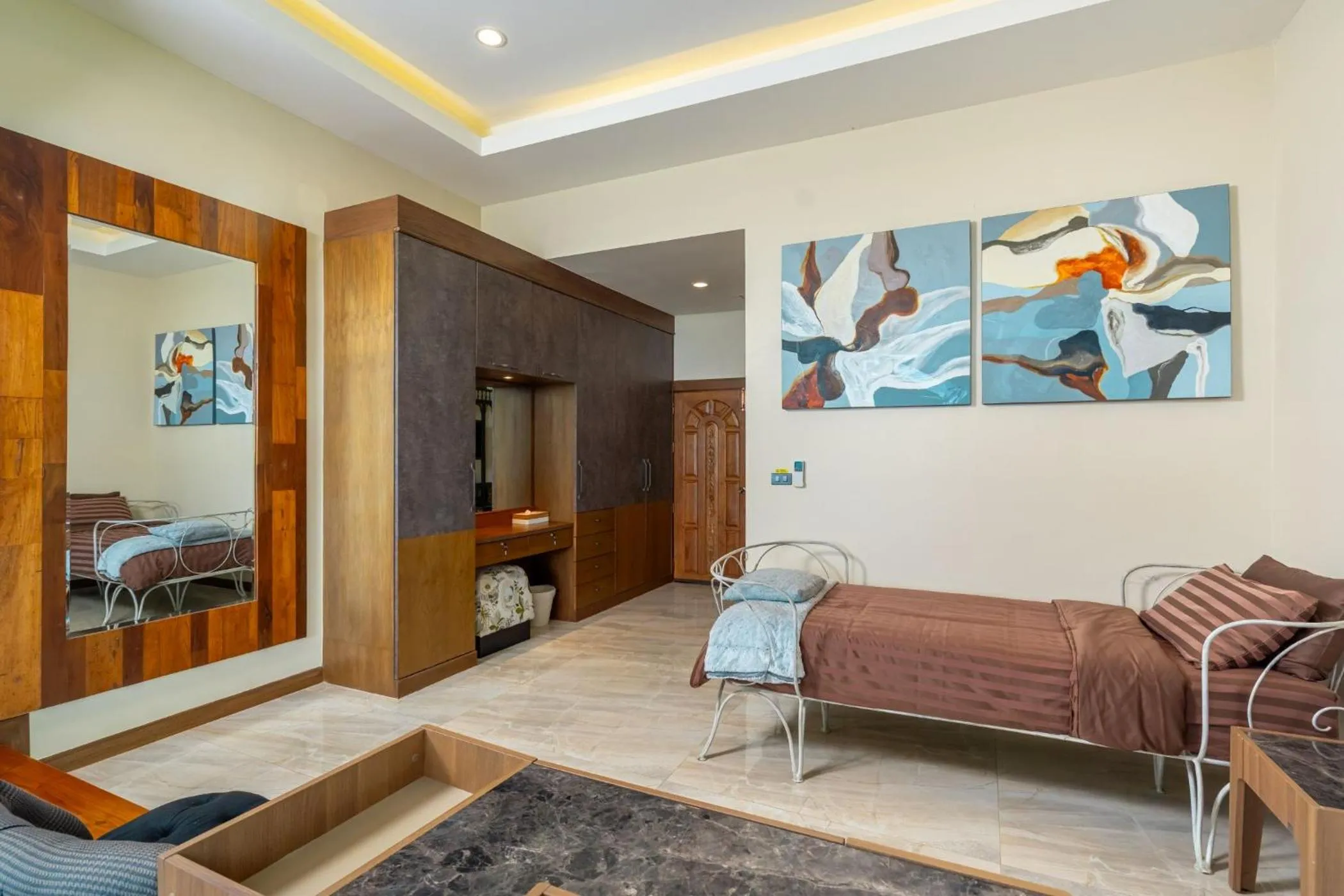 Bed in Ocean Pearl Seaview Residence