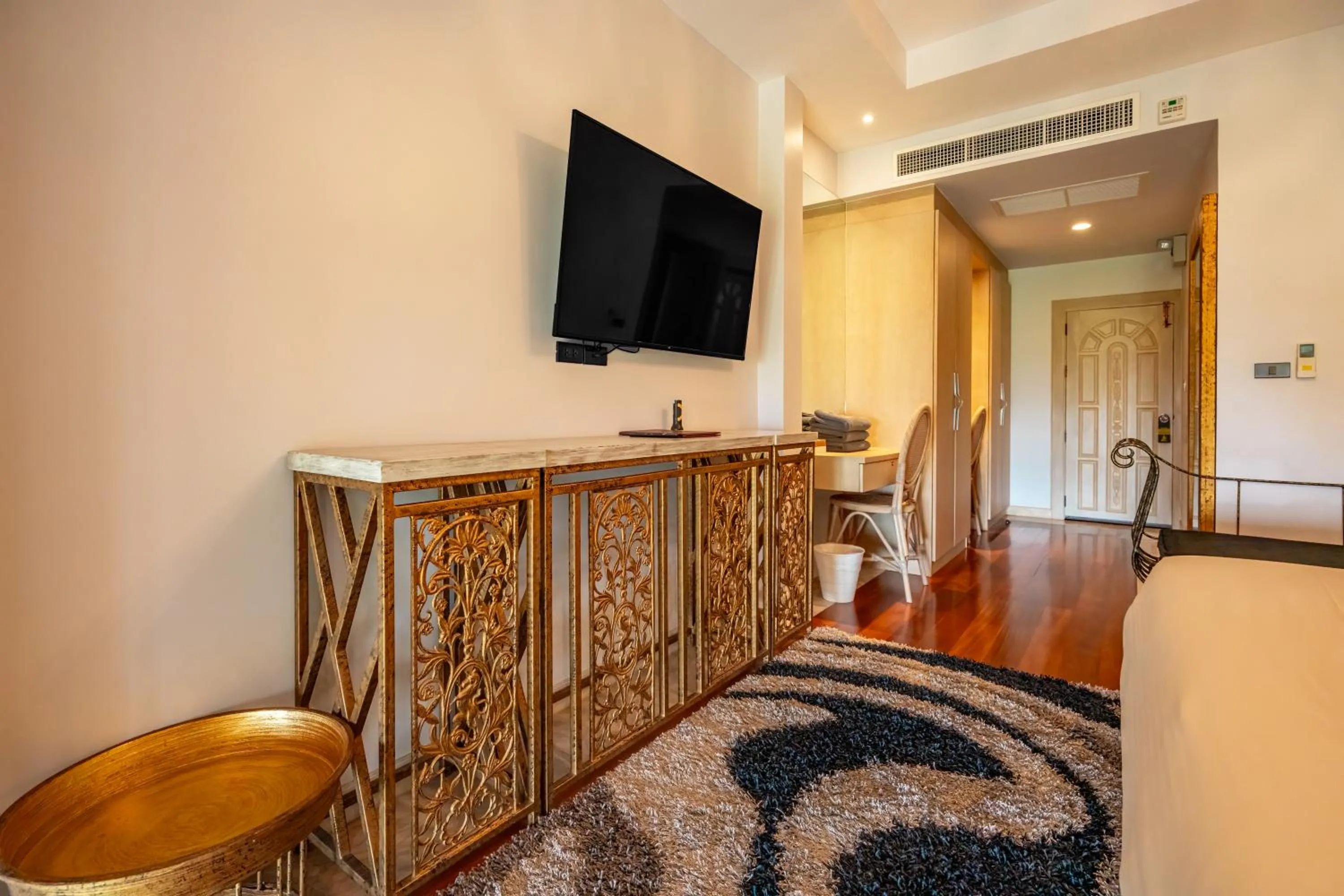 TV and multimedia in Ocean Pearl Seaview Residence