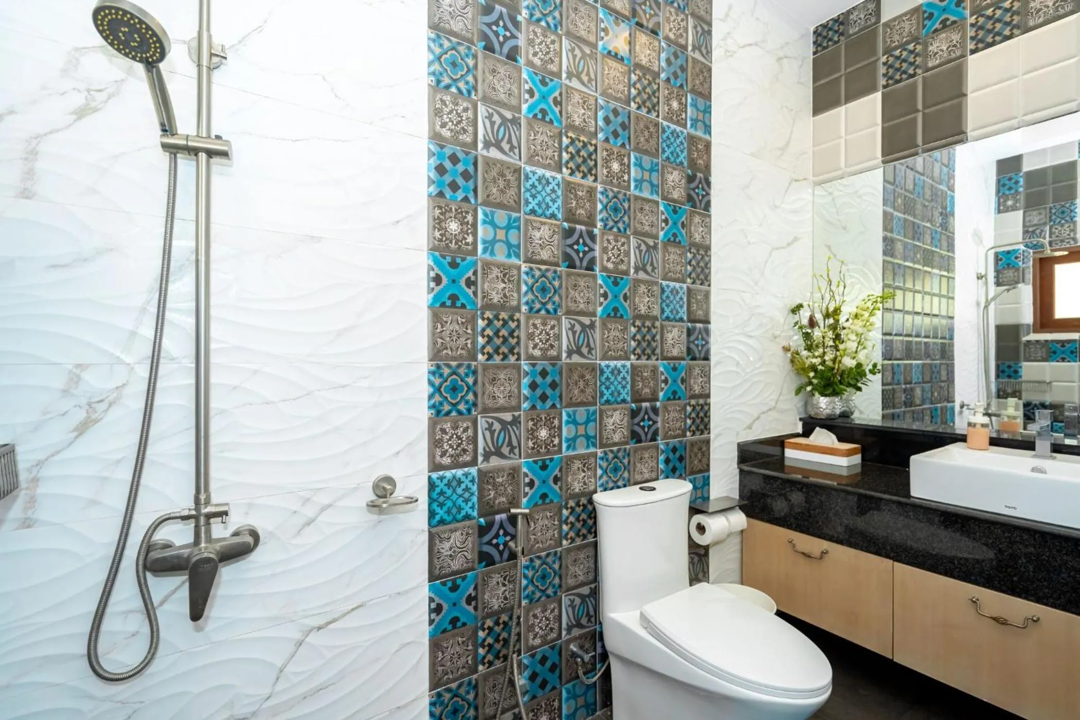 Shower in Ocean Pearl Seaview Residence