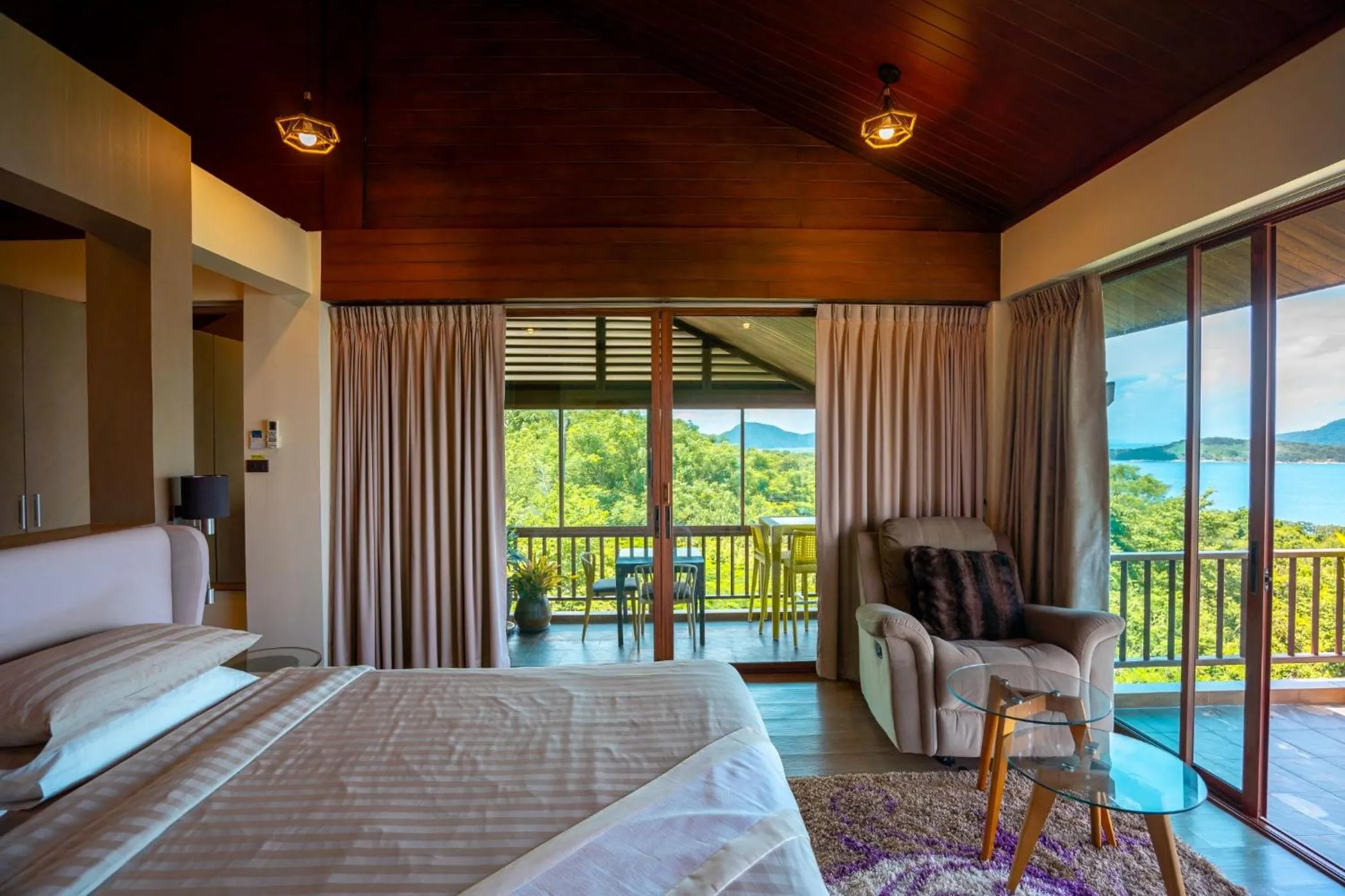 Bed in Ocean Pearl Seaview Residence