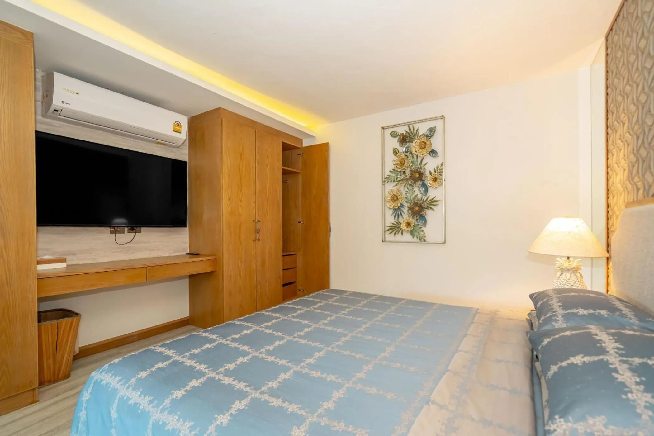 Bed in Ocean Pearl Seaview Residence