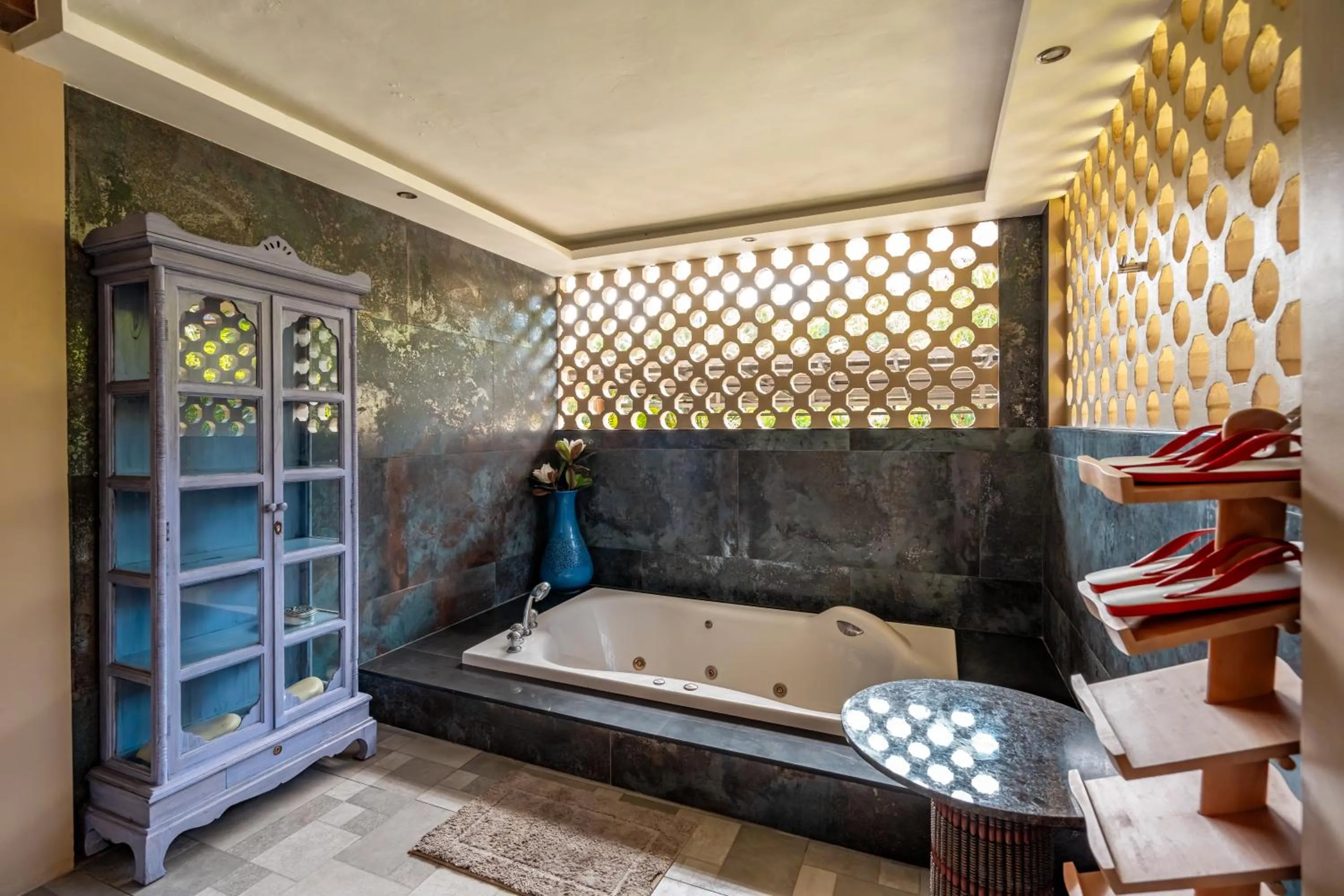 Open Air Bath in Ocean Pearl Seaview Residence