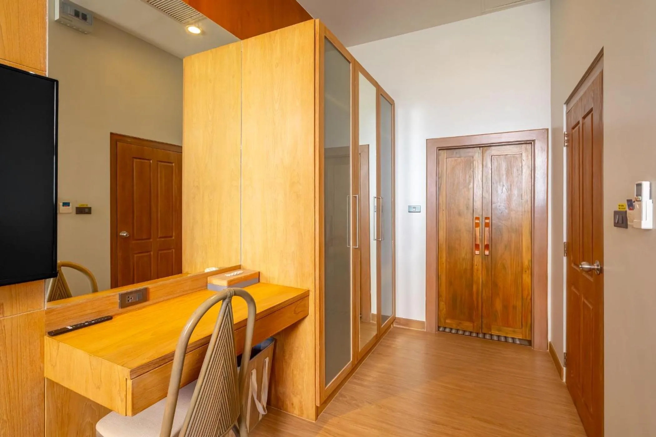 wardrobe in Ocean Pearl Seaview Residence