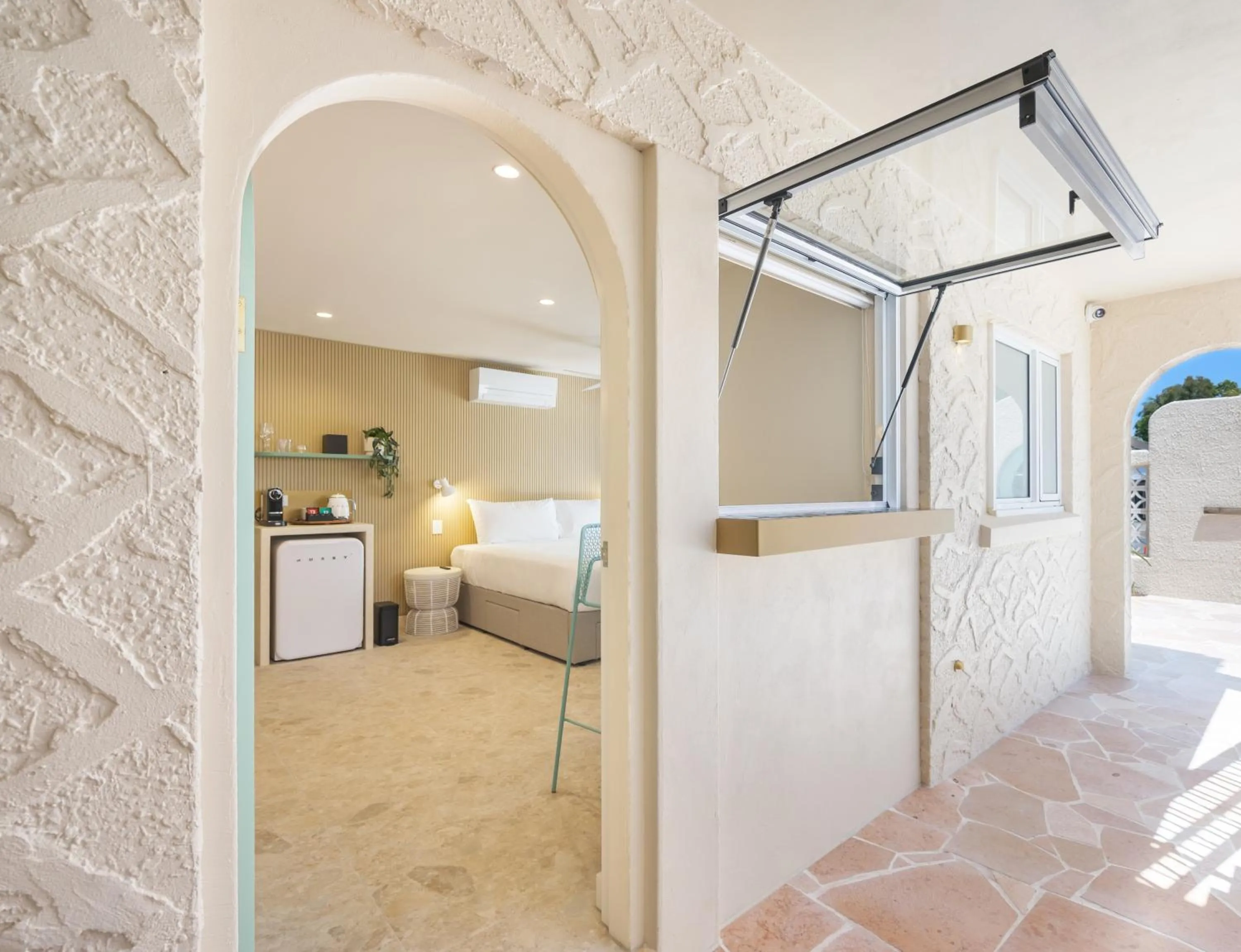 Facade/entrance, Bed in The Shores Miami