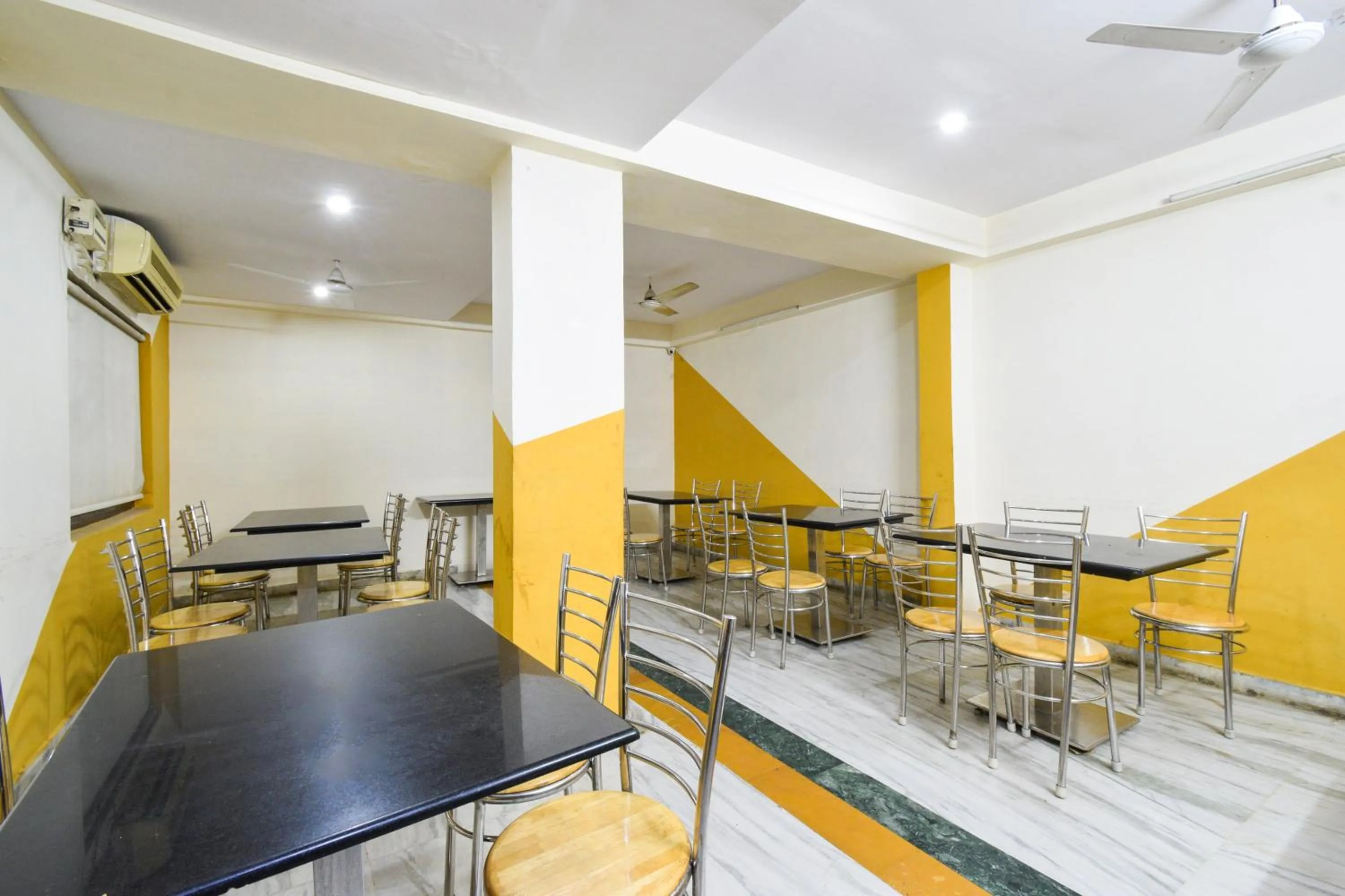 Restaurant/places to eat in Townhouse OAK Secunderabad Near Railway Station Formerly Hotel Brahma
