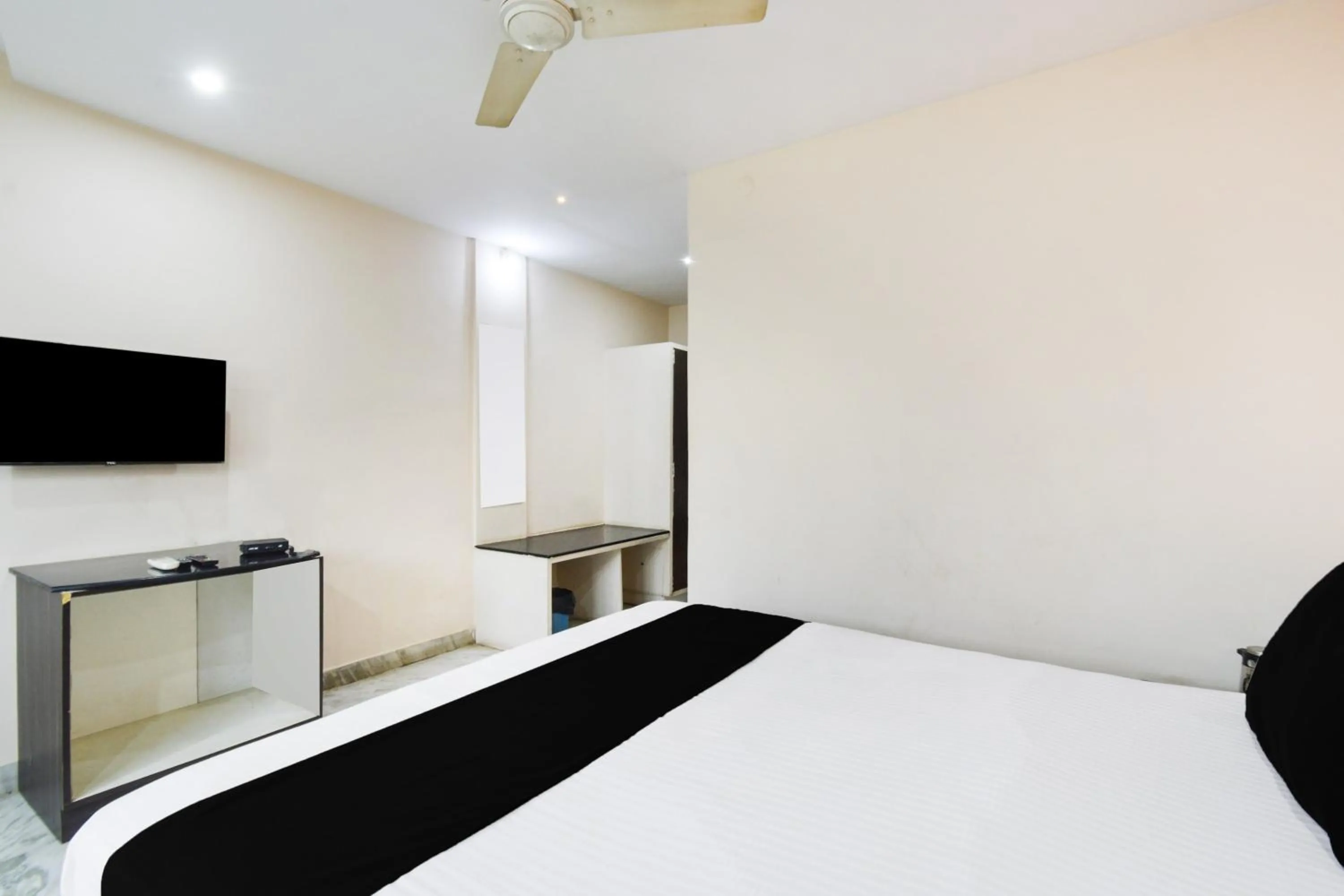 Bedroom, Bed in Townhouse OAK Secunderabad Near Railway Station Formerly Hotel Brahma