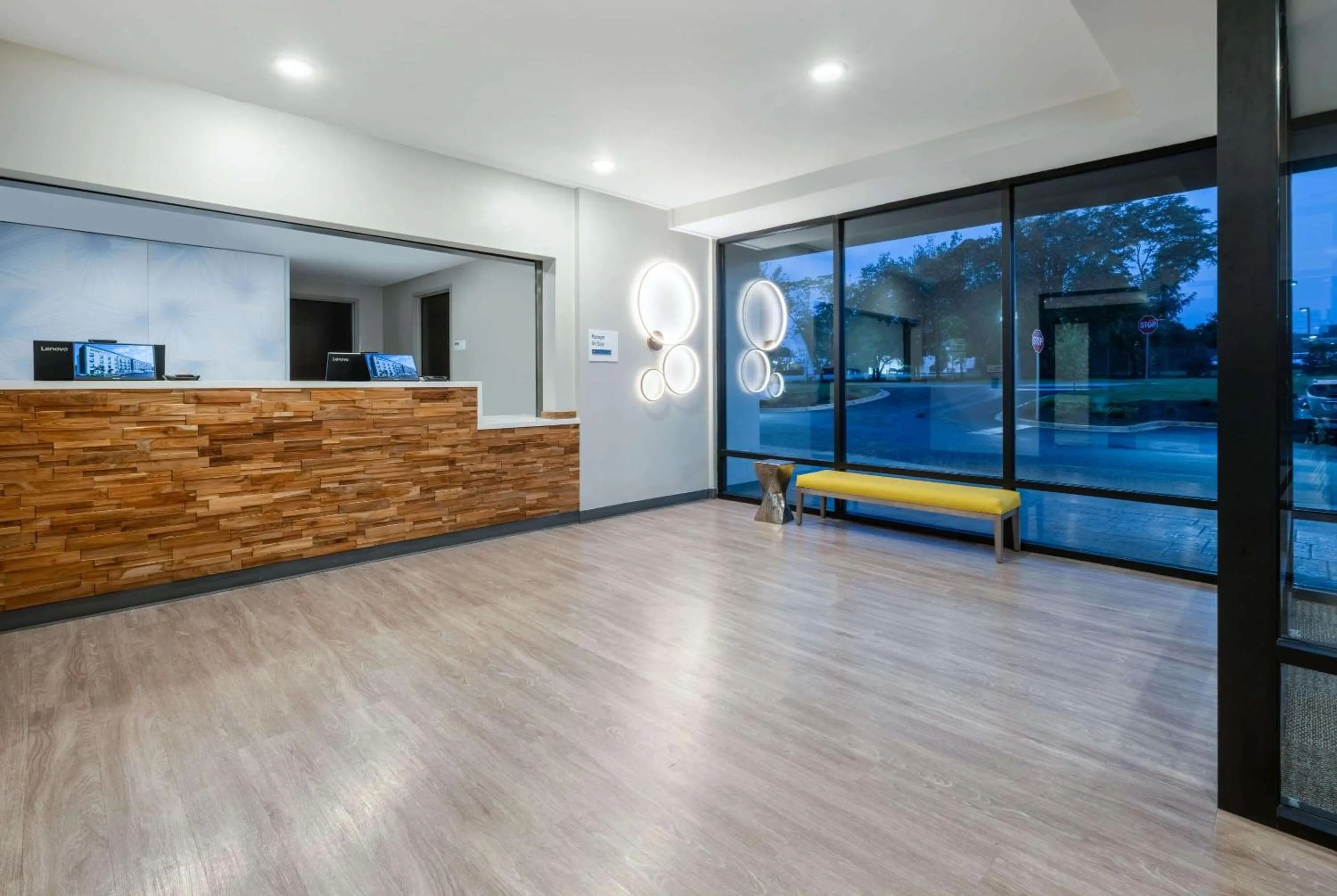 Lobby or reception in ECHO Suites Extended Stay by Wyndham Nashville/ Gallatin