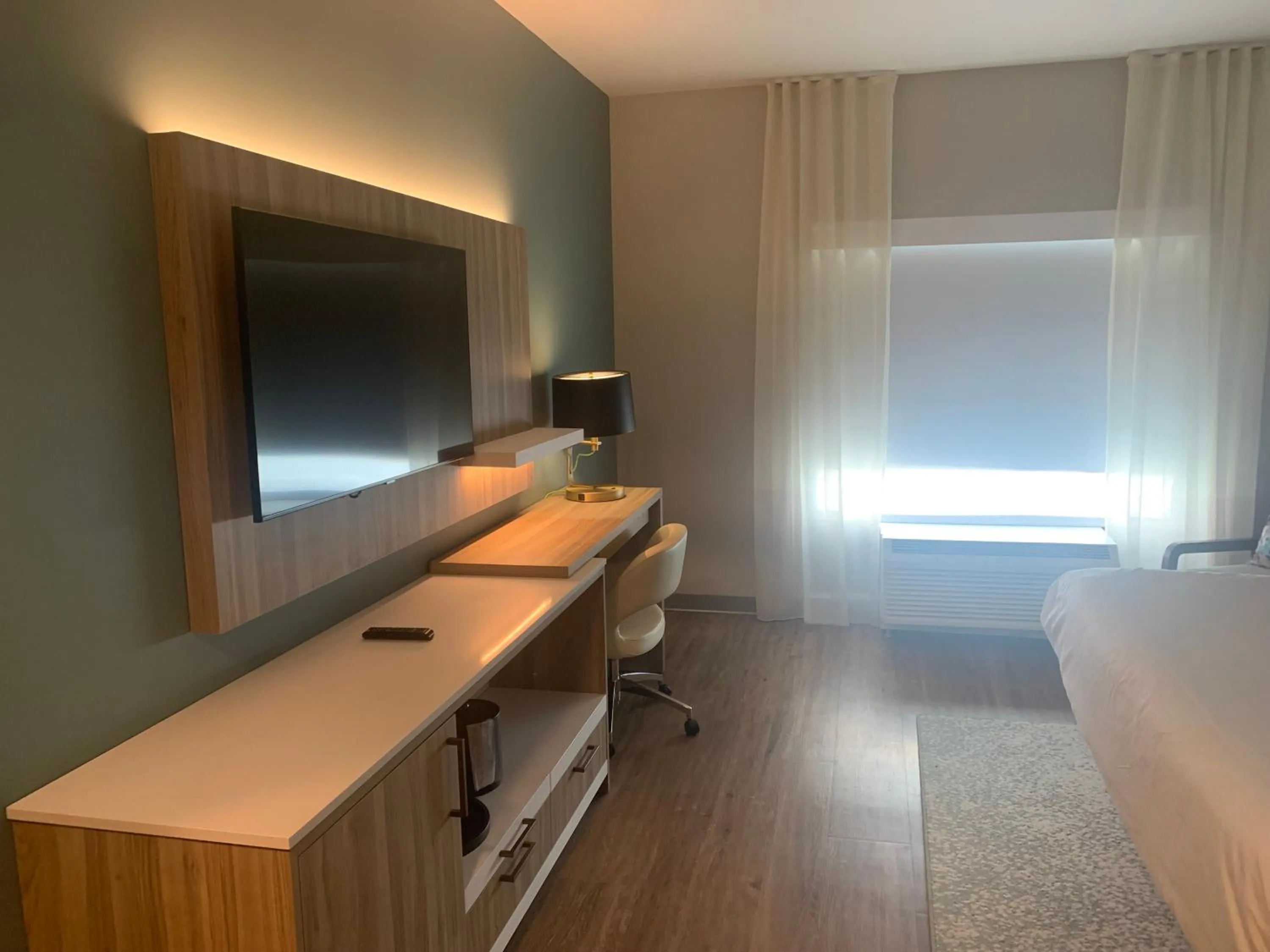 Photo of the whole room, Bed in Wyndham Garden Tampa Fairgrounds/Casino