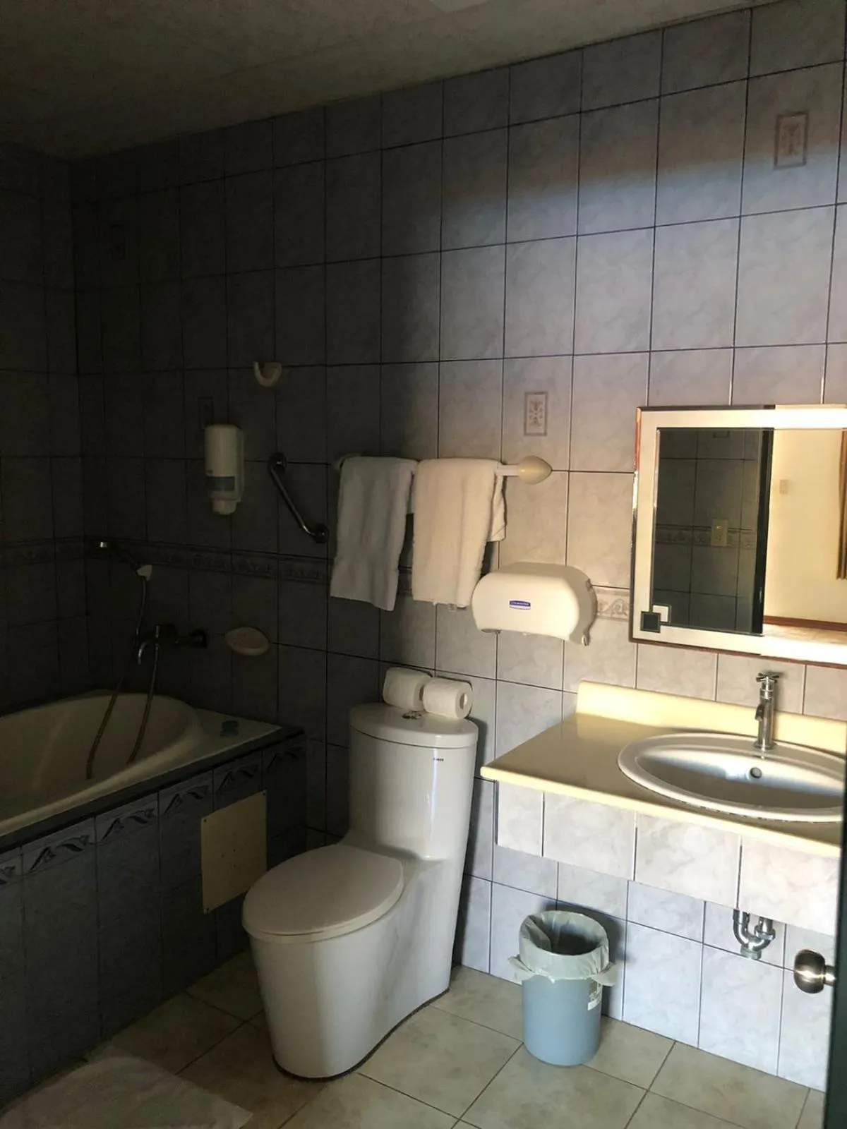 Bathroom in Hotel Puntarenas Beach