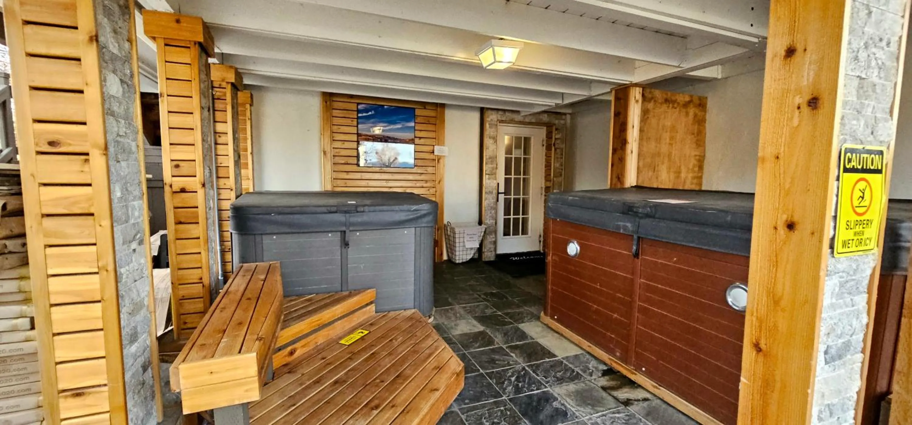 Hot Tub in Soap Lake Natural Spa & Resort