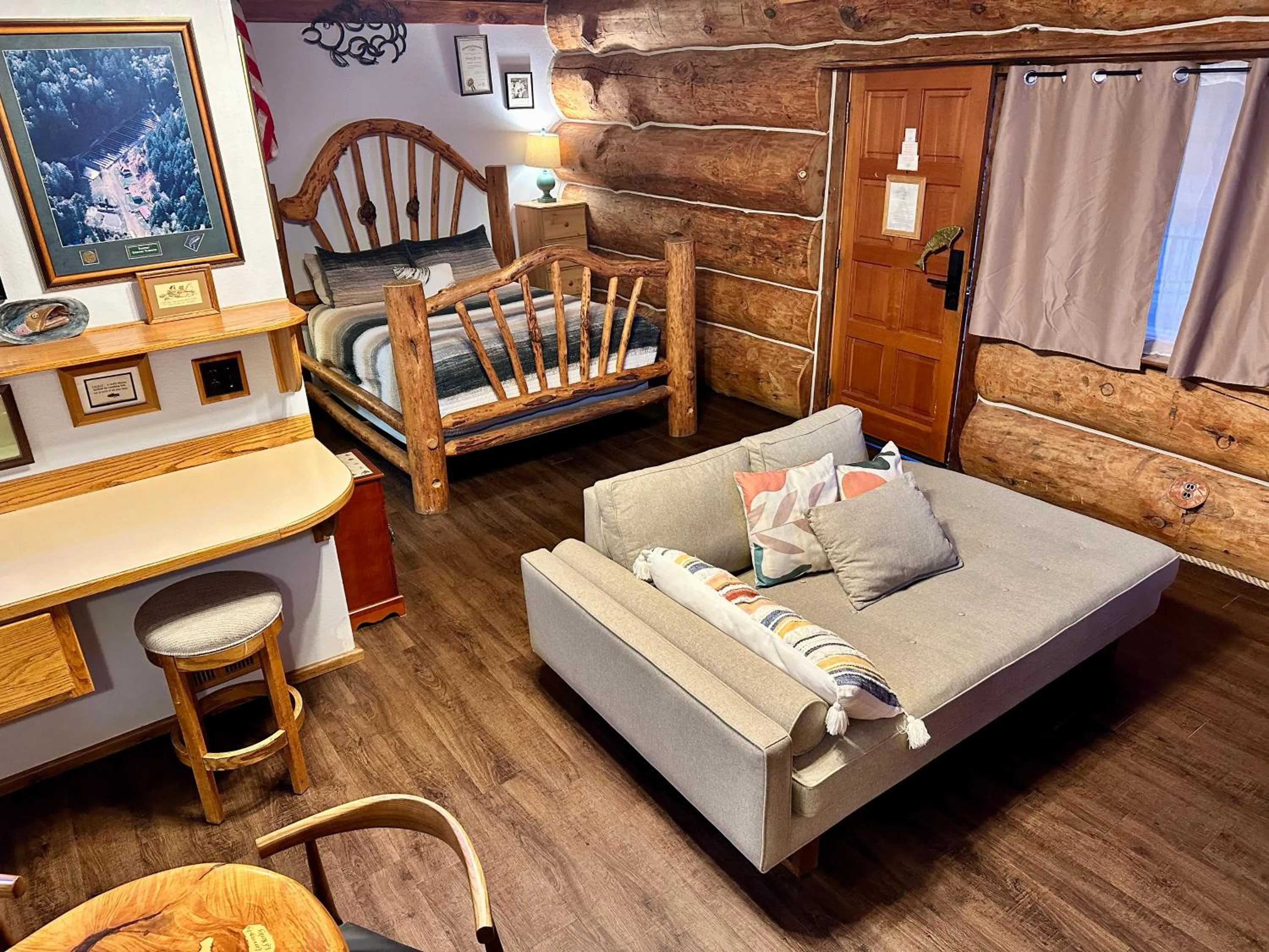 Photo of the whole room, Bed in Soap Lake Natural Spa & Resort